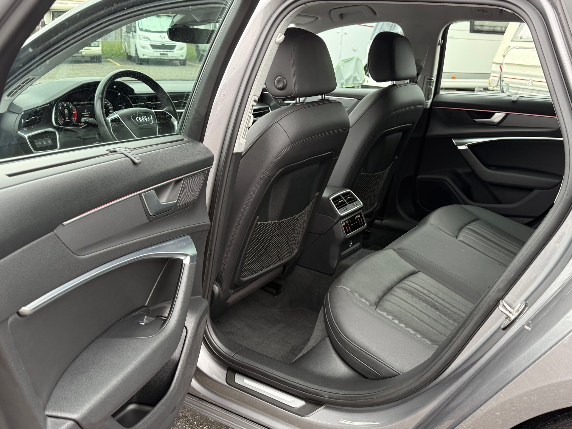 AUDI A6 Avant 40 TDI Design quattro S-tronic-image-5
