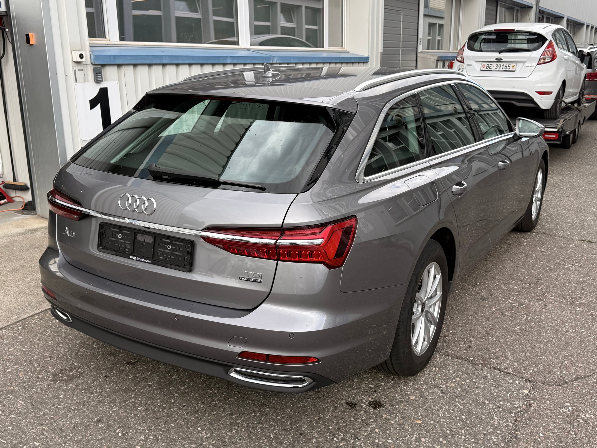 AUDI A6 Avant 40 TDI Design quattro S-tronic-image-2