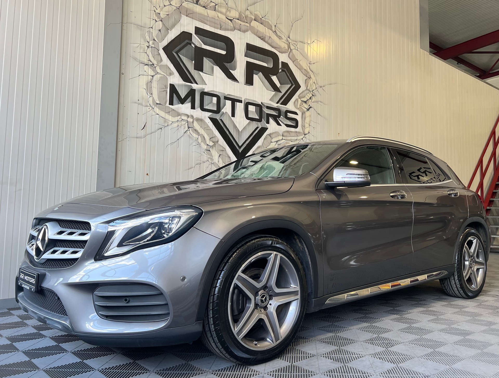 MERCEDES-BENZ GLA 250 AMG Line 4Matic 7G-DCT-image-0