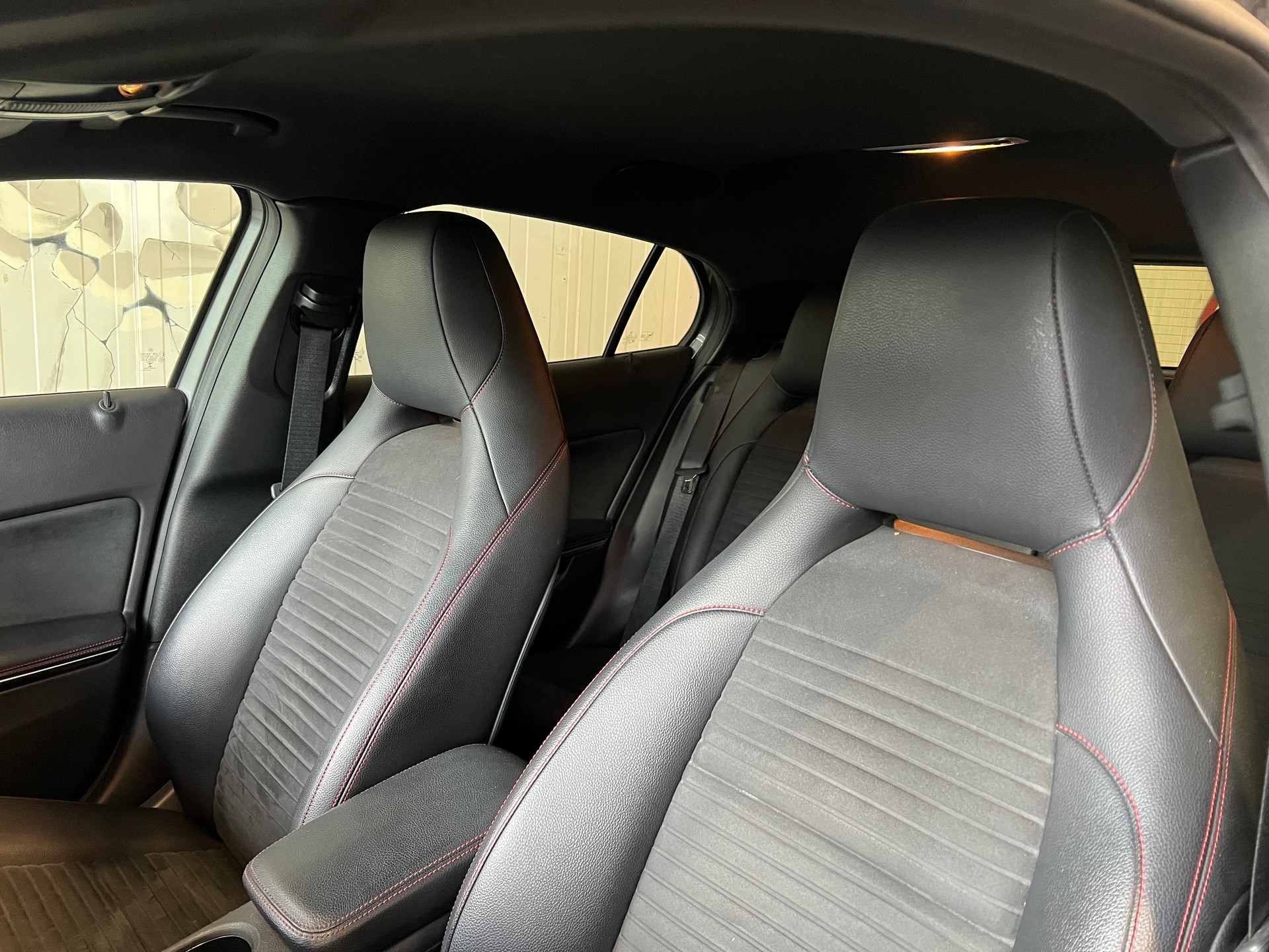 MERCEDES-BENZ GLA 250 AMG Line 4Matic 7G-DCT-image-14