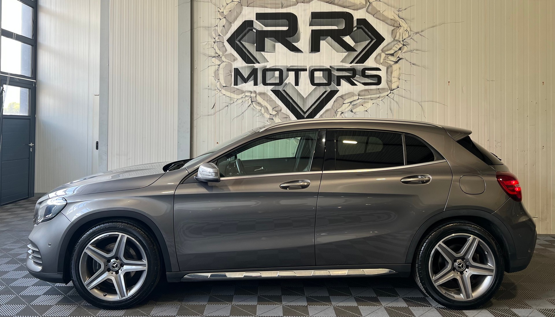MERCEDES-BENZ GLA 250 AMG Line 4Matic 7G-DCT-image-1