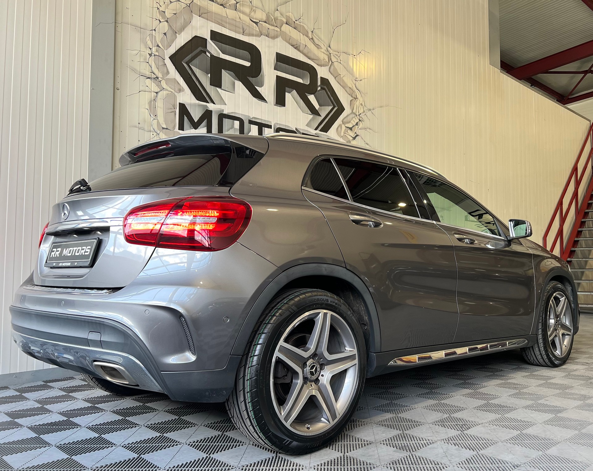 MERCEDES-BENZ GLA 250 AMG Line 4Matic 7G-DCT-image-3