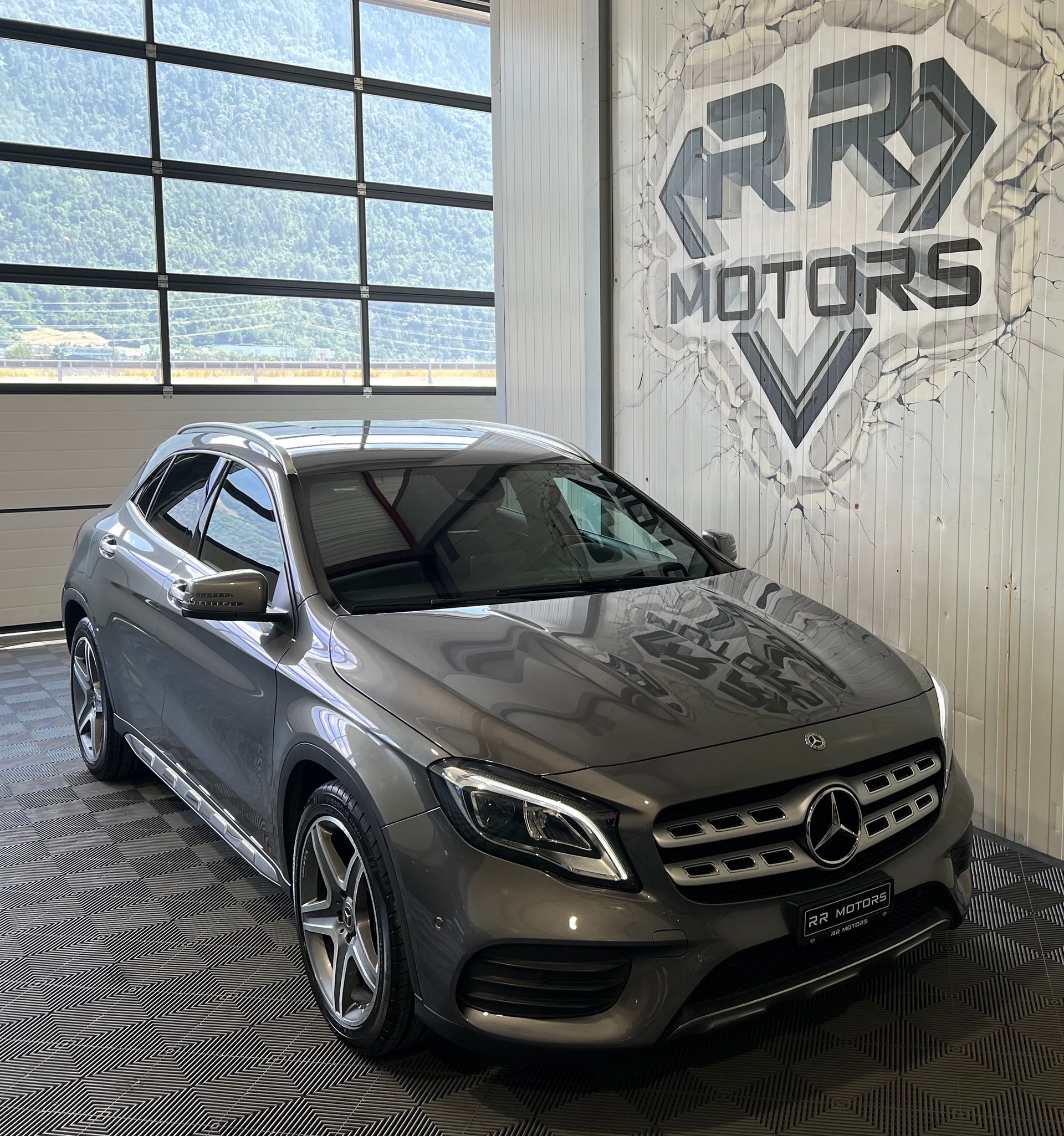 MERCEDES-BENZ GLA 250 AMG Line 4Matic 7G-DCT-image-5
