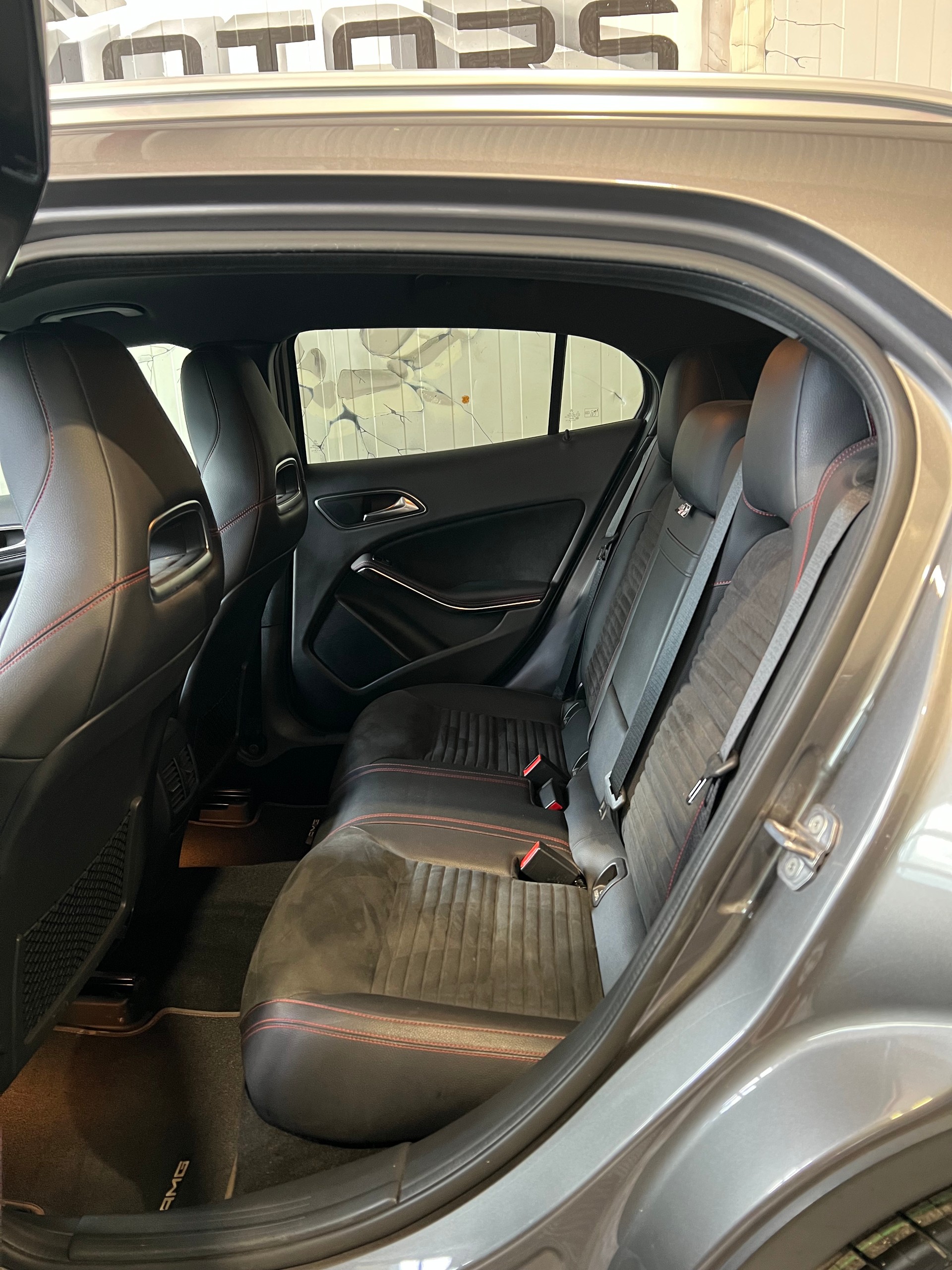 MERCEDES-BENZ GLA 250 AMG Line 4Matic 7G-DCT-image-15