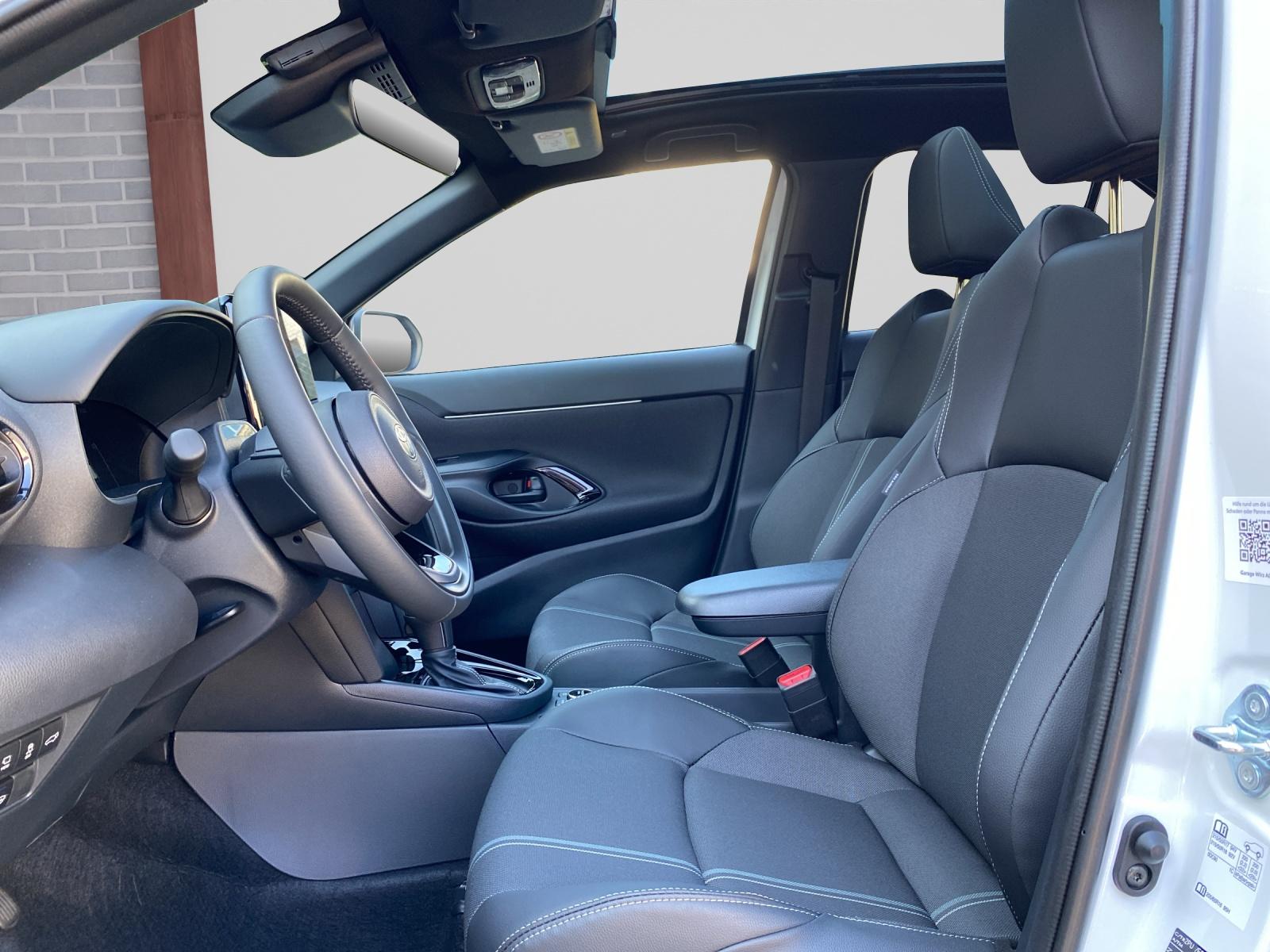 TOYOTA Yaris Cross 1.5 VVT-i HSD Premium AWD-i-image-7