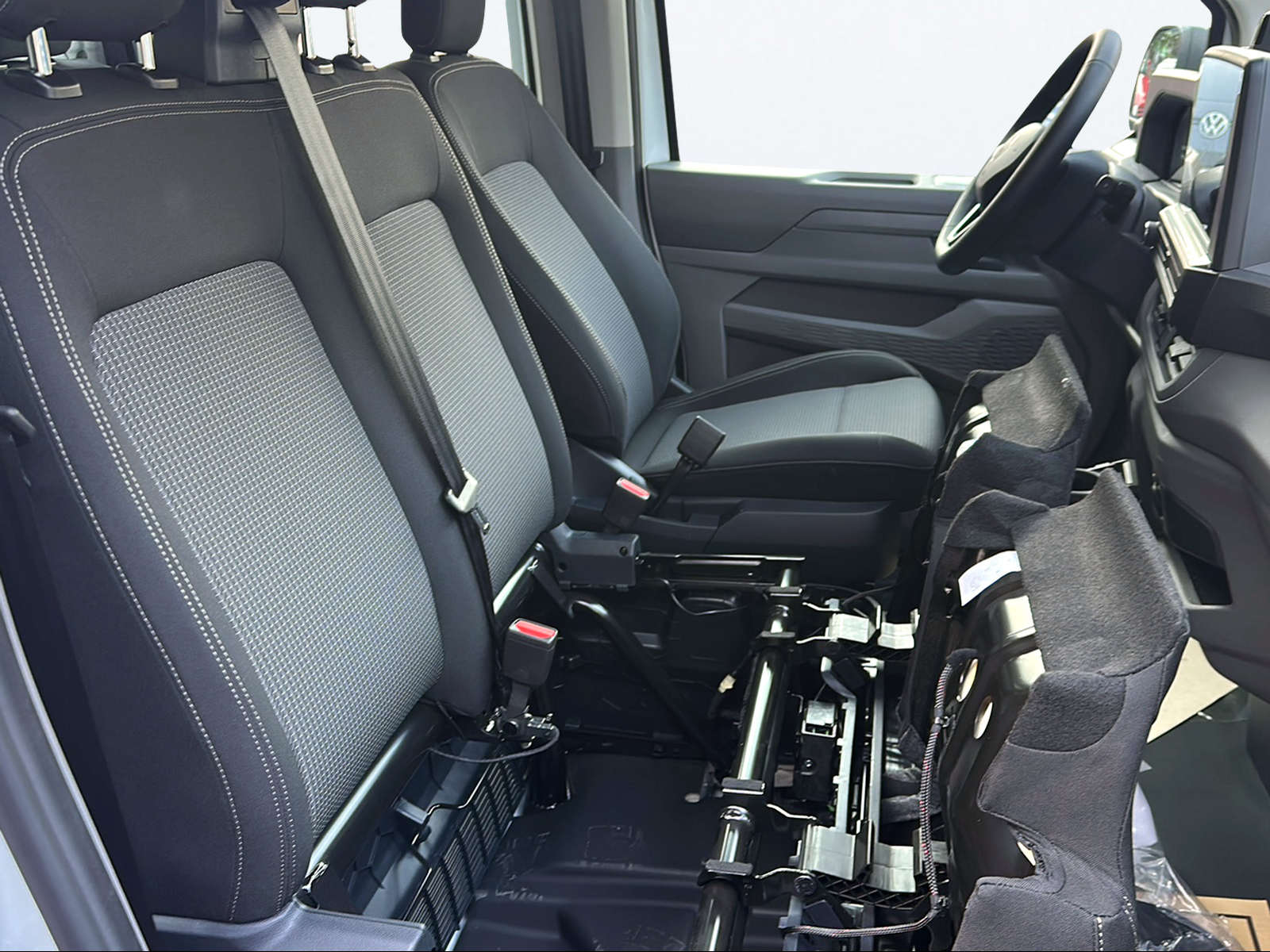 VW Transporter 2.0 TDI Automat 4Motion-image-15
