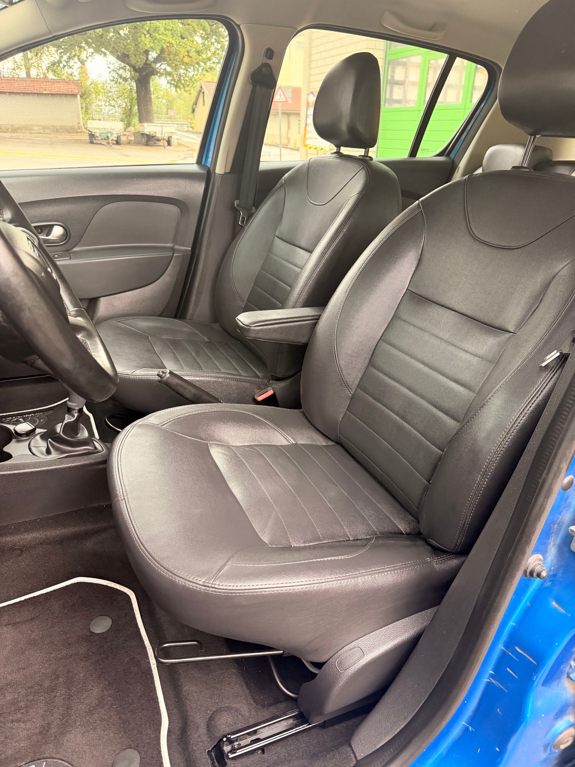 DACIA Sandero Tce 90 Stepway Lauréate Automatic-image-9