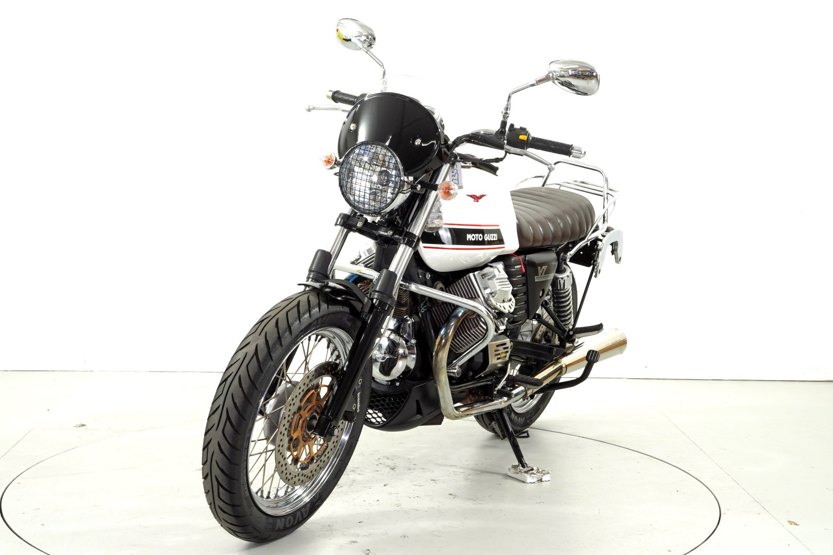 MOTO GUZZI V7 Classic-showroom-element-2