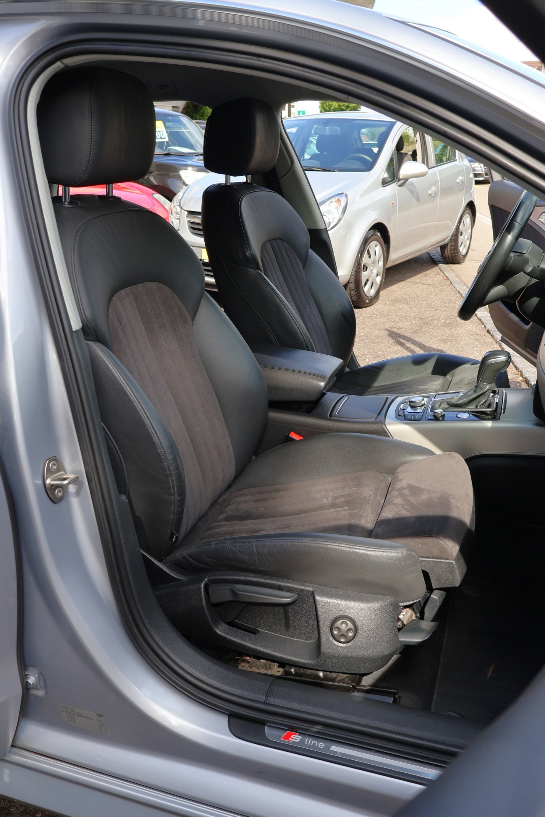 AUDI A6 Avant 2.0 TFSI quattro S-tronic-image-12