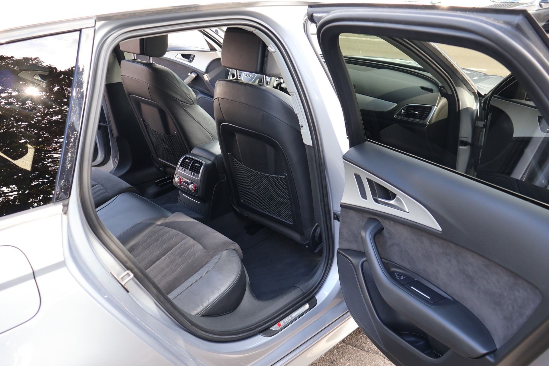 AUDI A6 Avant 2.0 TFSI quattro S-tronic-image-15