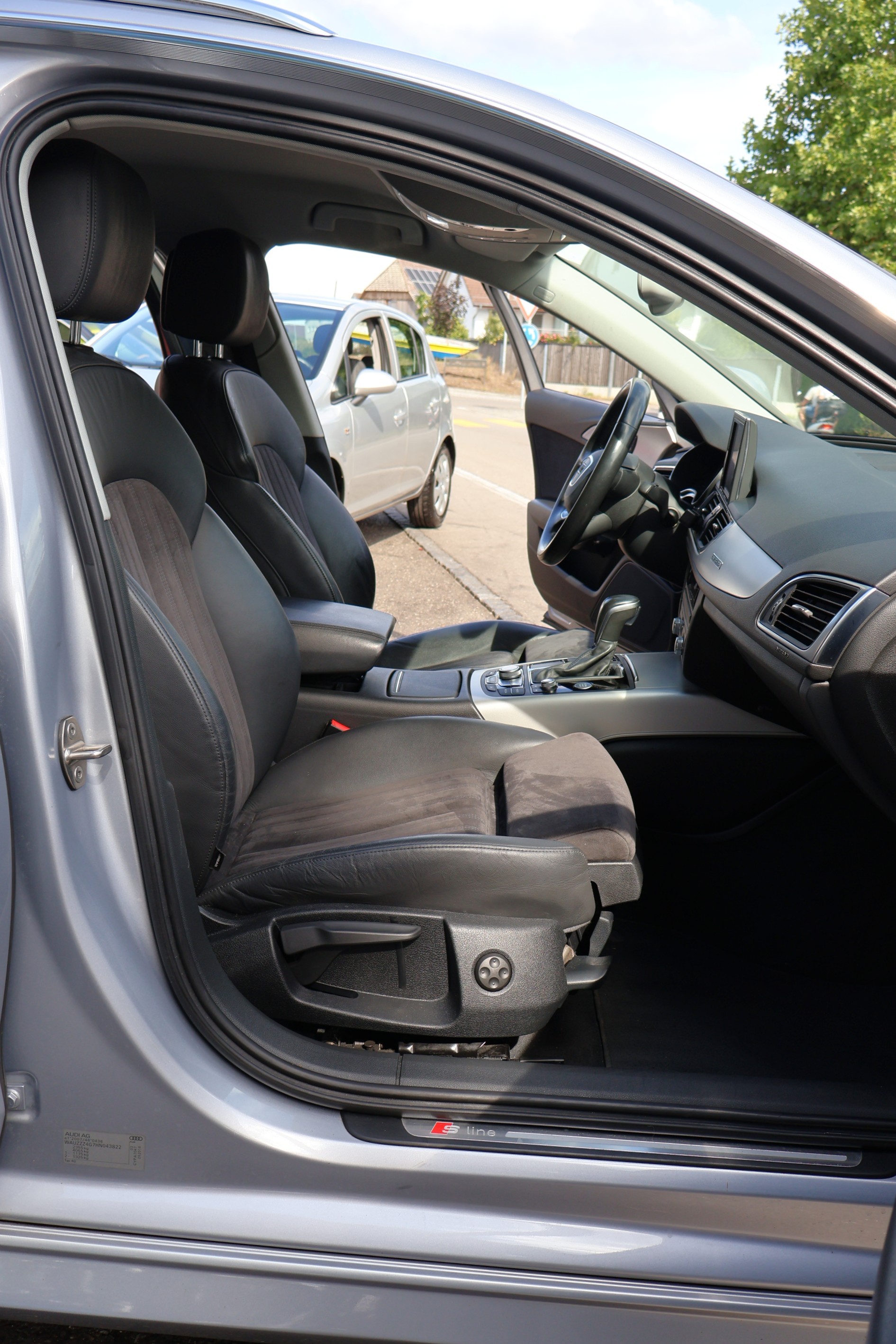 AUDI A6 Avant 2.0 TFSI quattro S-tronic-image-11