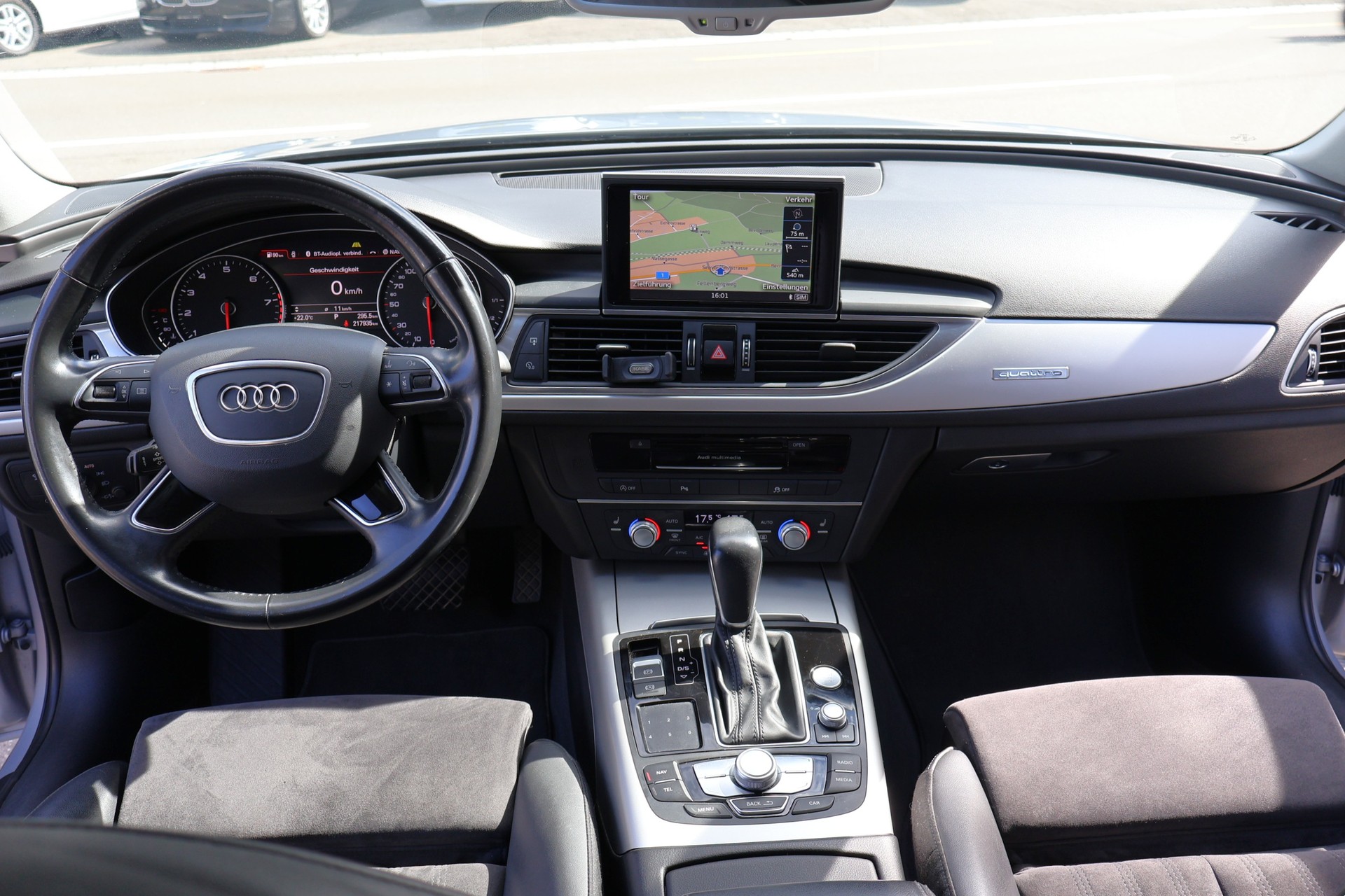 AUDI A6 Avant 2.0 TFSI quattro S-tronic-image-13