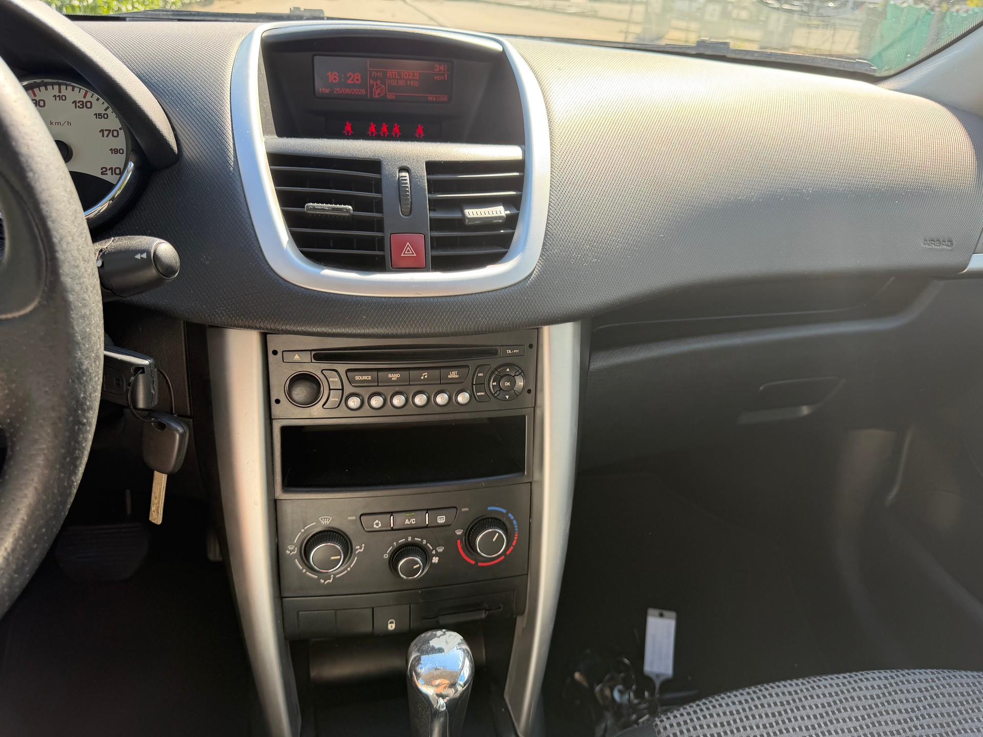 PEUGEOT 207 1.6 16V Sport Automatic-image-11
