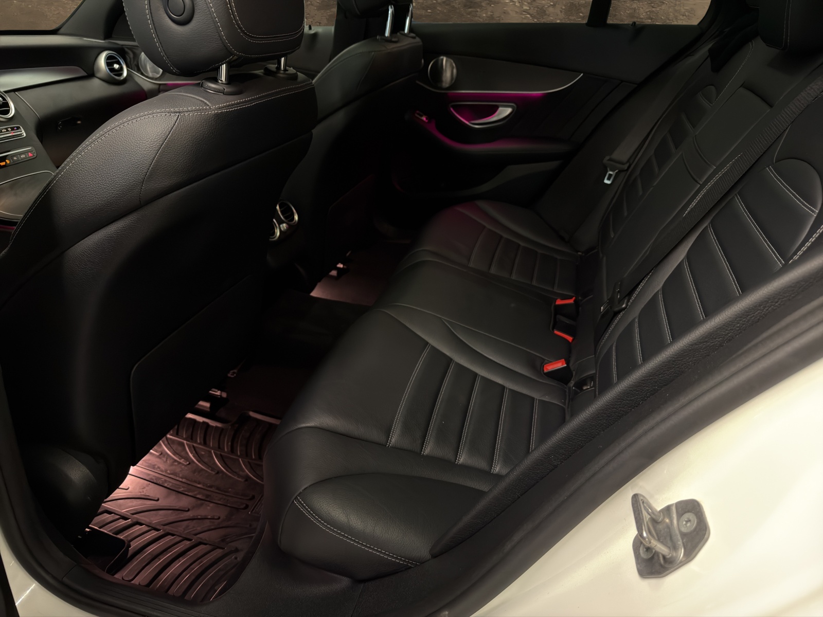 MERCEDES-BENZ C 220 d Swiss Star AMG Line 4M 9G-Tronic-image-14