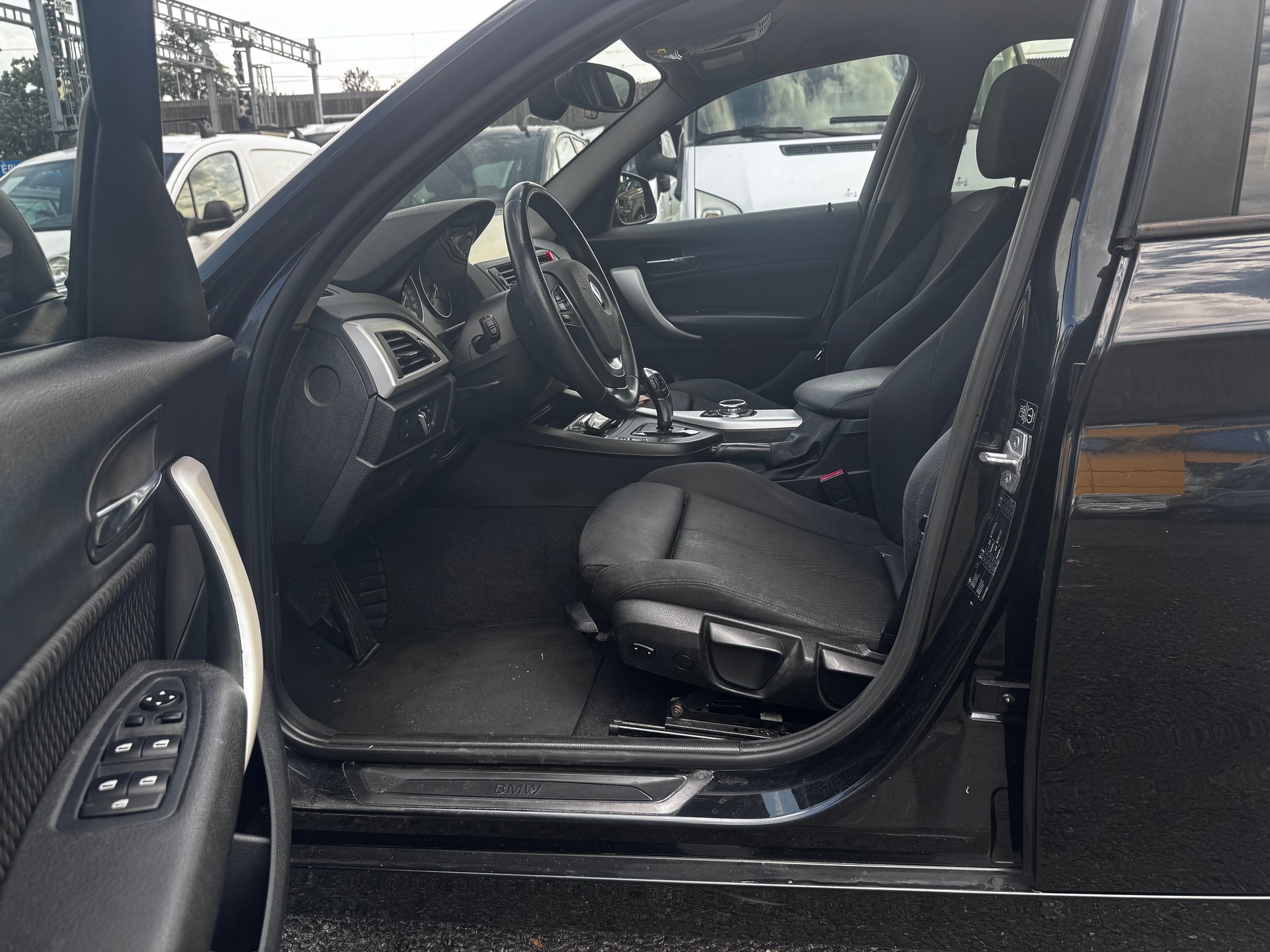 BMW 118i Urban Line Steptronic-image-7