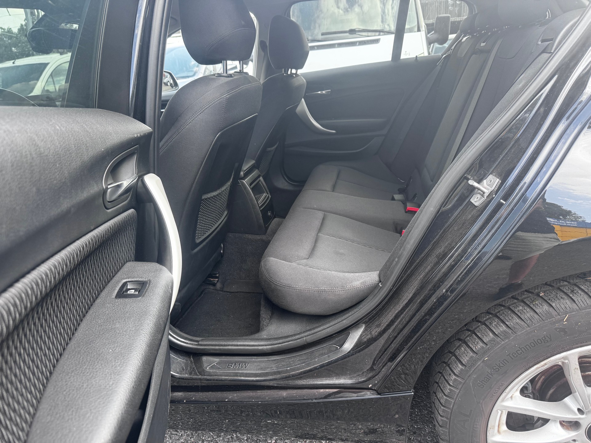 BMW 118i Urban Line Steptronic-image-8
