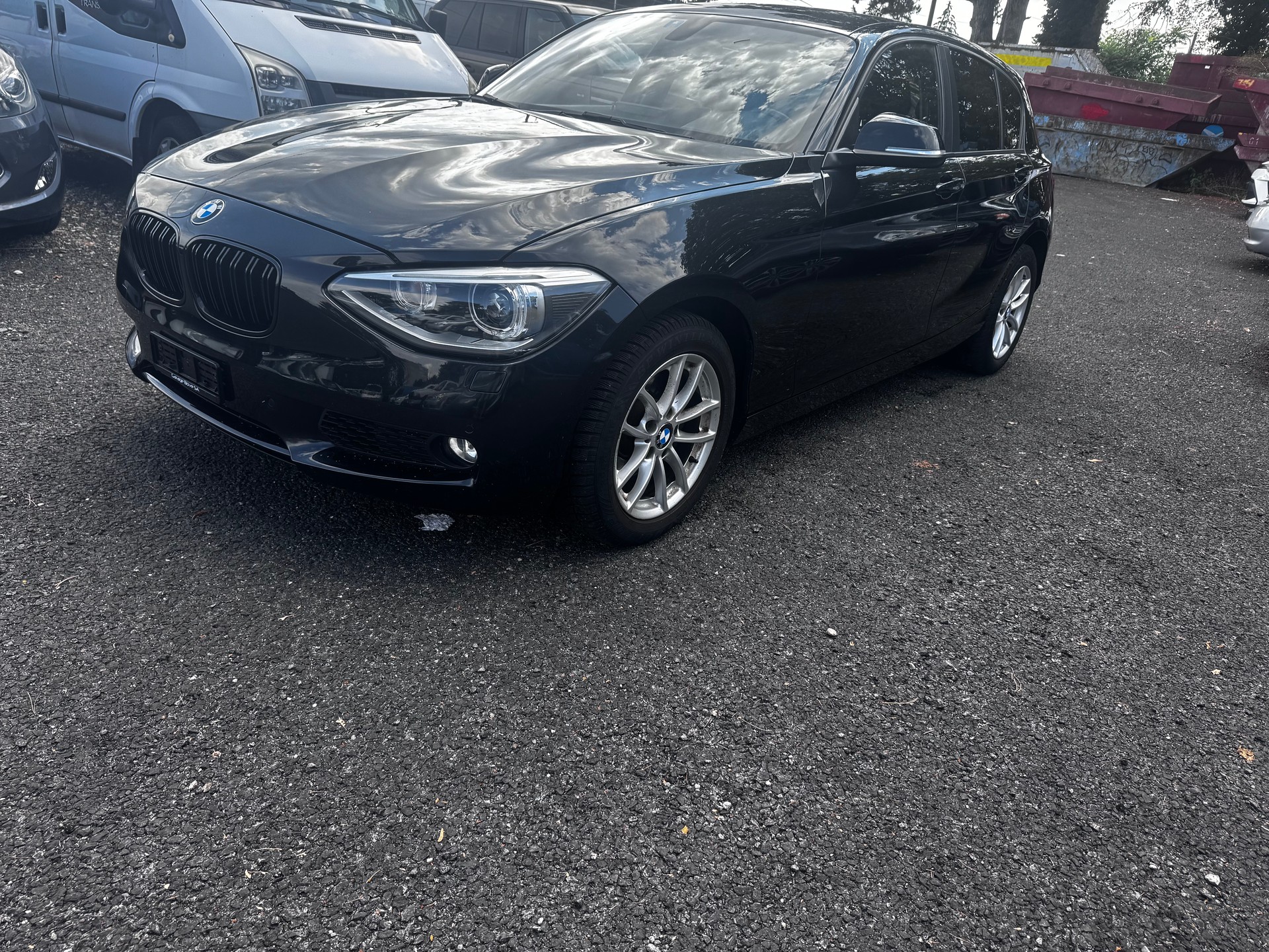 BMW 118i Urban Line Steptronic-image-1