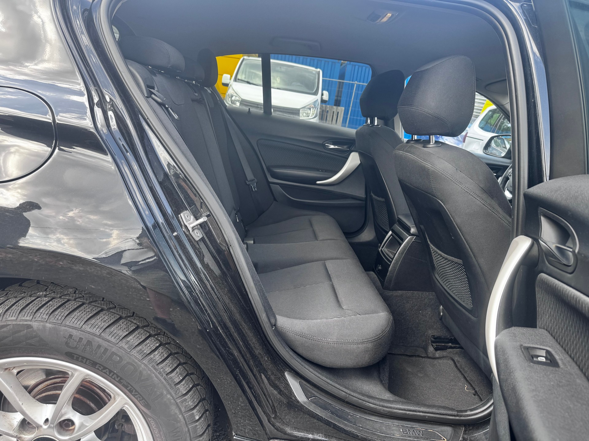 BMW 118i Urban Line Steptronic-image-4