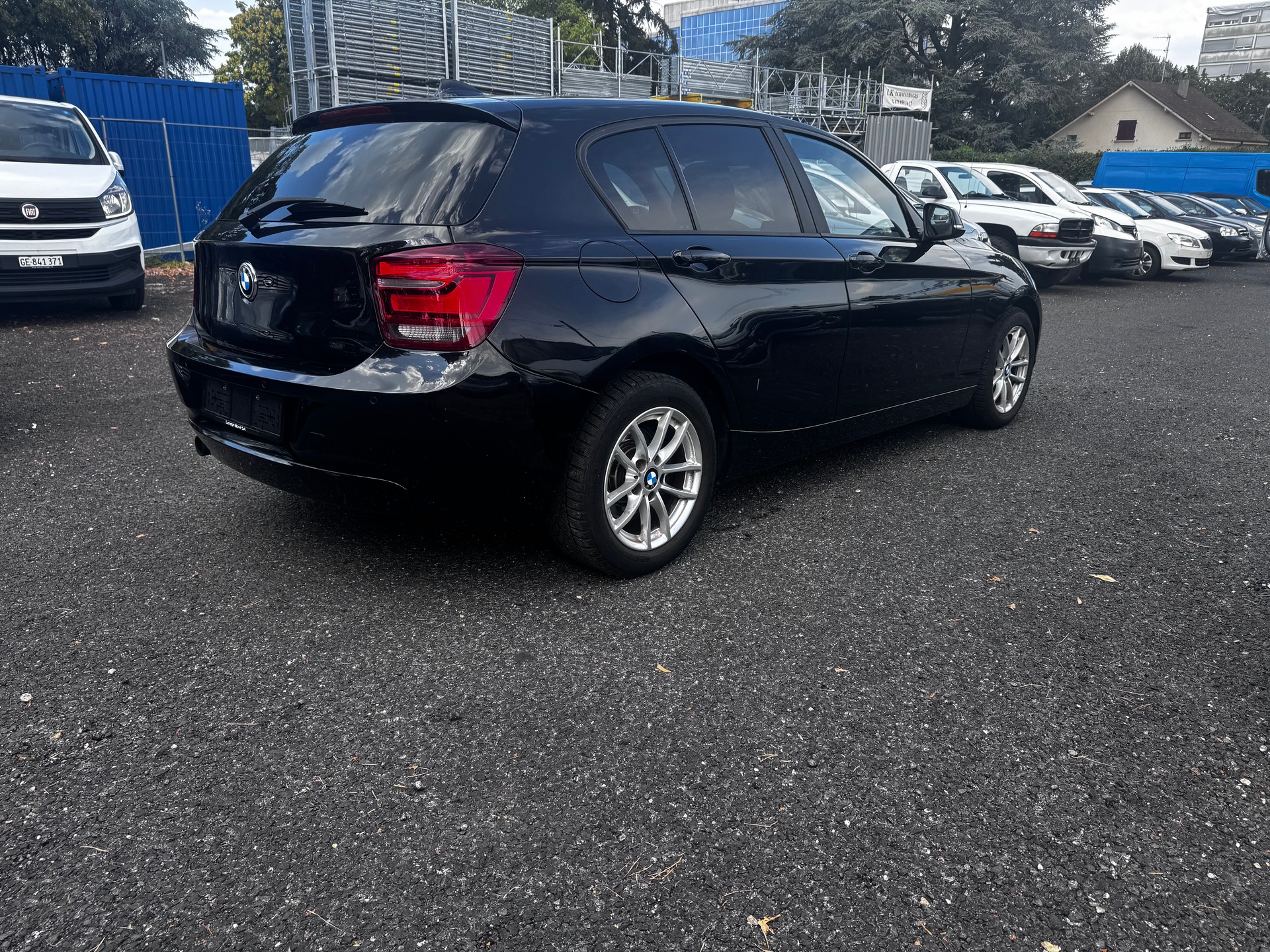 BMW 118i Urban Line Steptronic-image-2