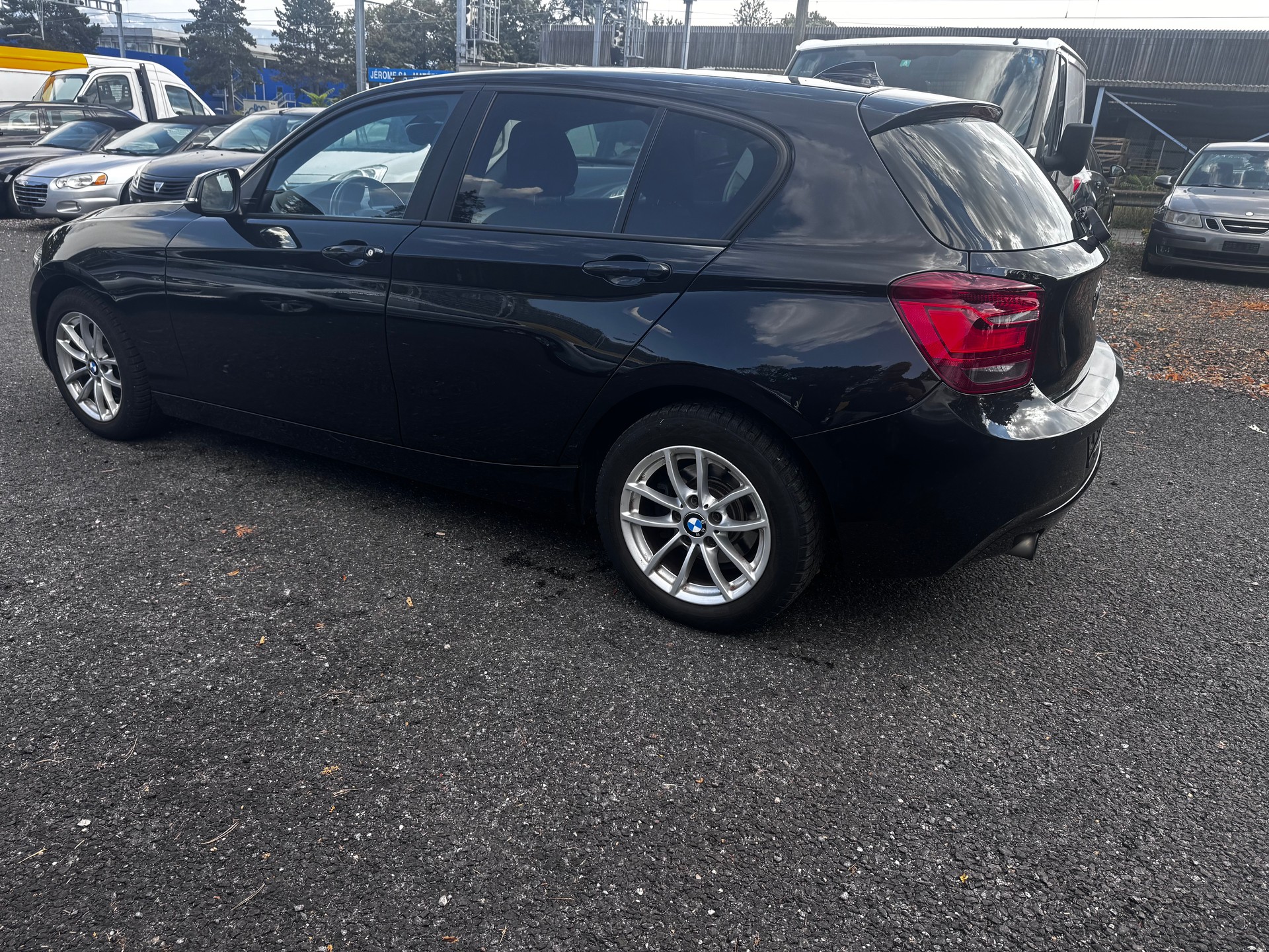BMW 118i Urban Line Steptronic-image-3