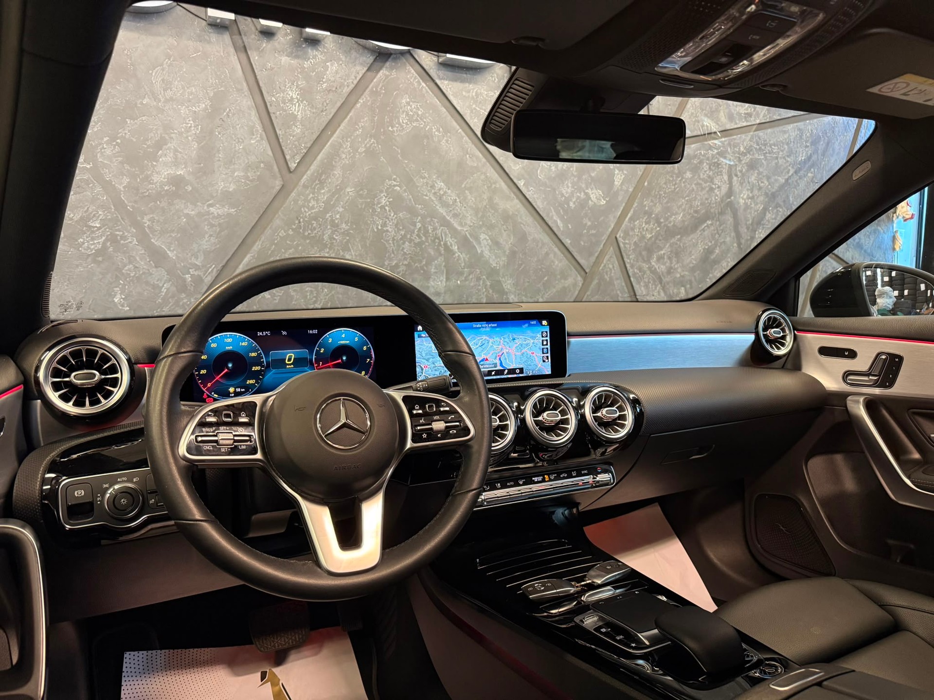 MERCEDES-BENZ A 180 Progressive 7G-DCT-image-9