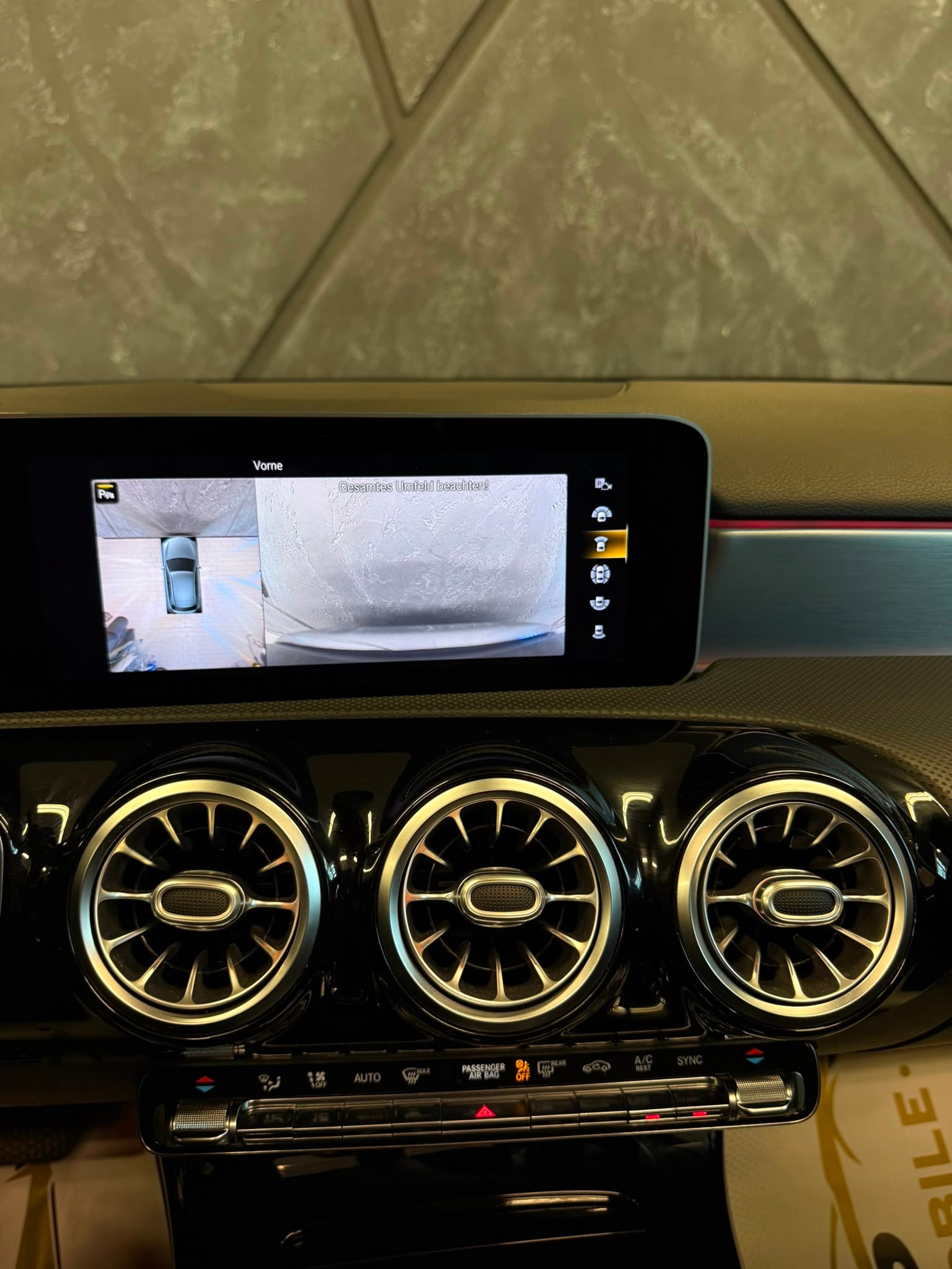 MERCEDES-BENZ A 180 Progressive 7G-DCT-image-11
