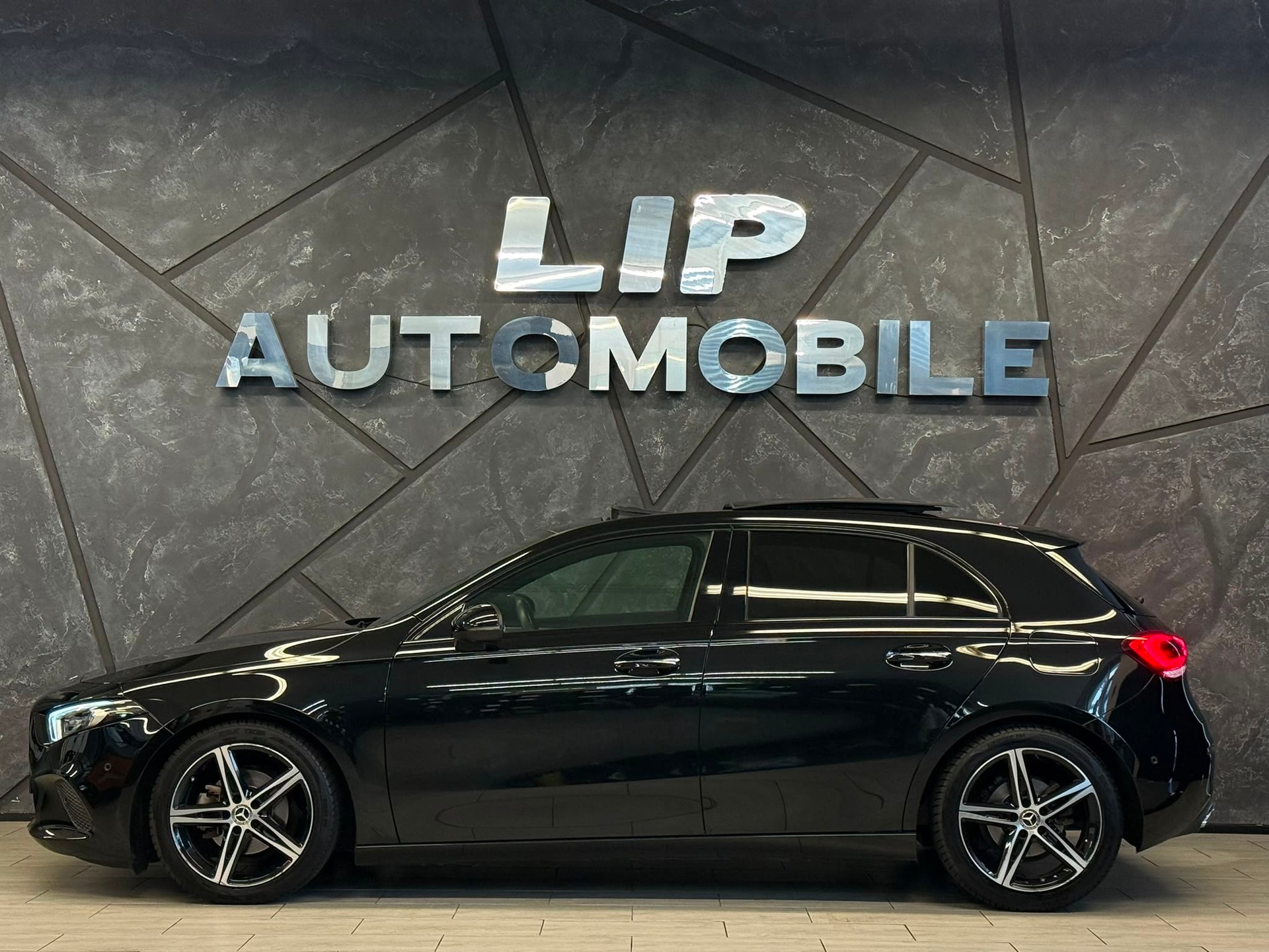 MERCEDES-BENZ A 180 Progressive 7G-DCT-image-4