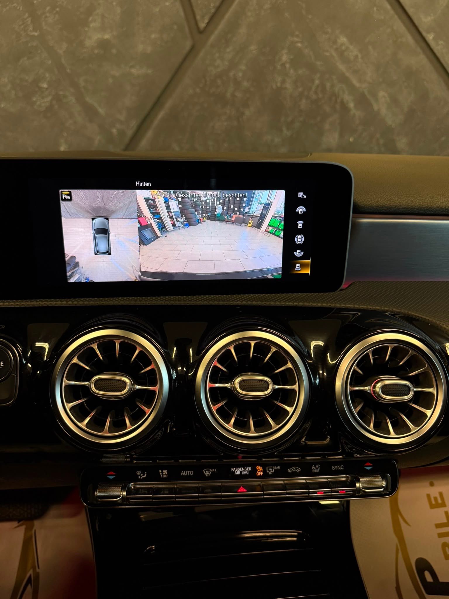 MERCEDES-BENZ A 180 Progressive 7G-DCT-image-12