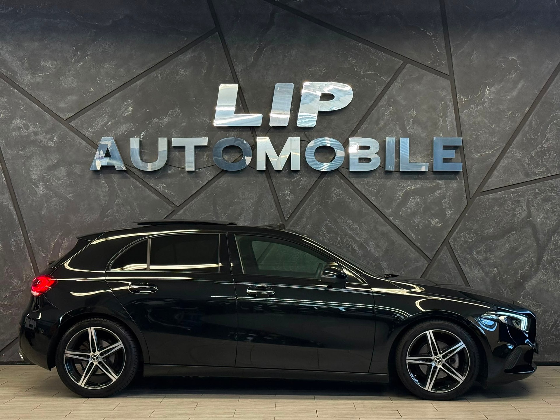 MERCEDES-BENZ A 180 Progressive 7G-DCT-image-3