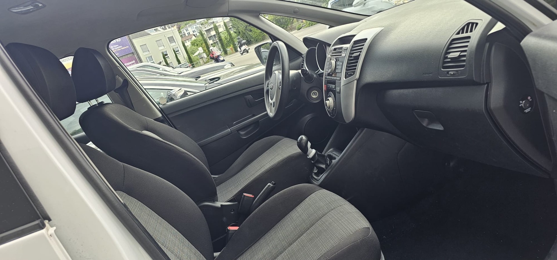 KIA Venga 1.4 CVVT _seven-image-10