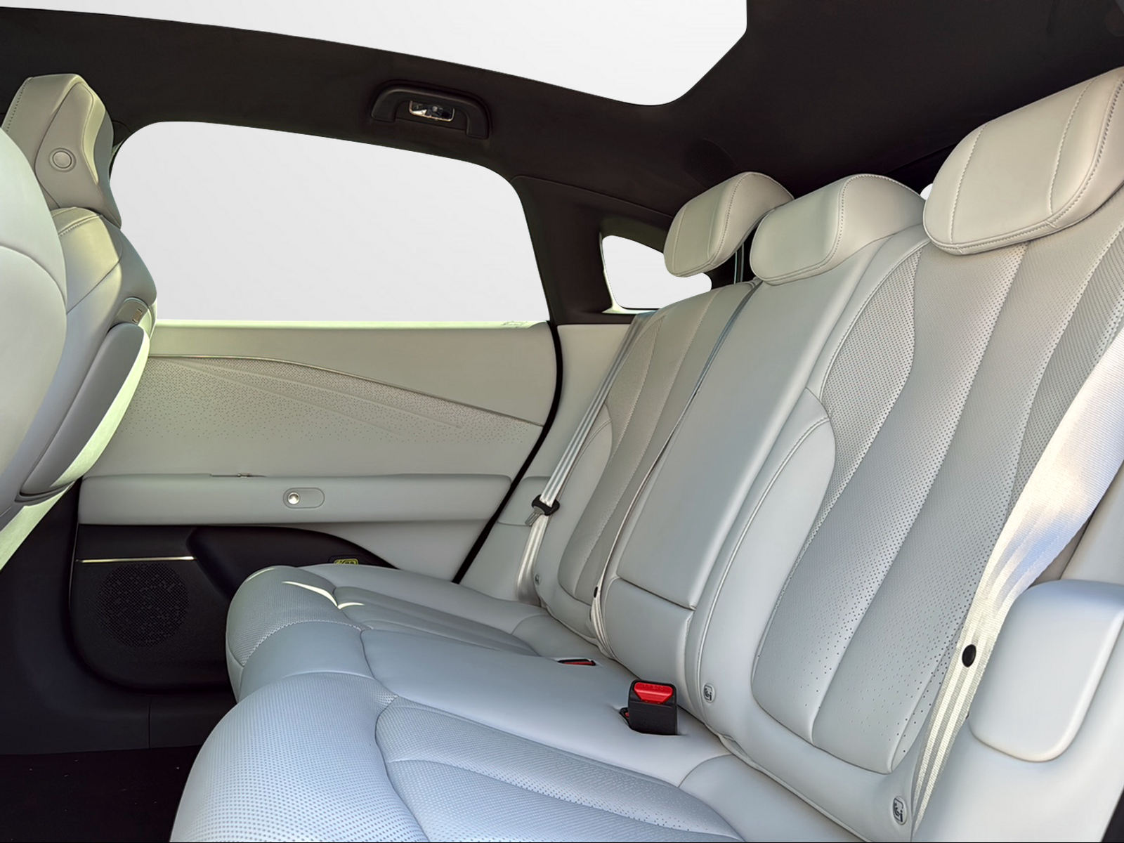 XPENG P7+ 75kWh Performance AWD-image-8