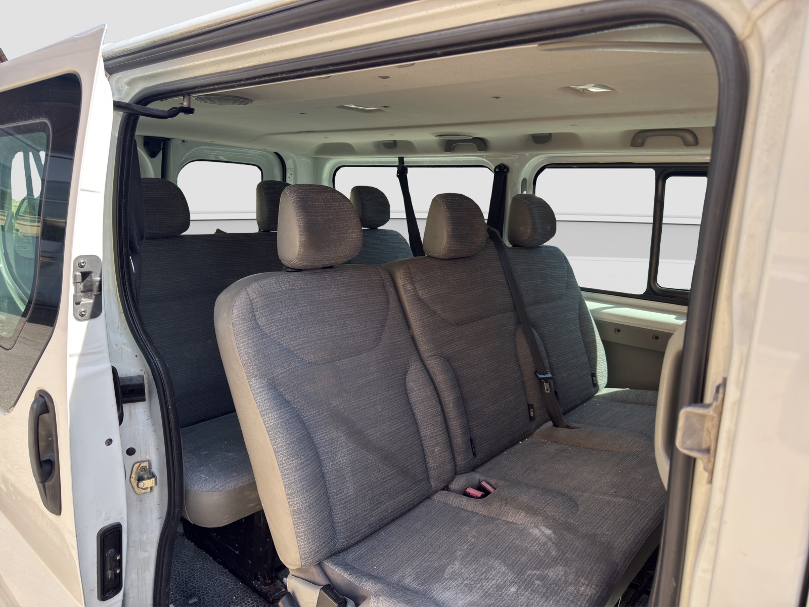 RENAULT Trafic 2.0 dCi L2H1 Grand Passenger Expression-image-8