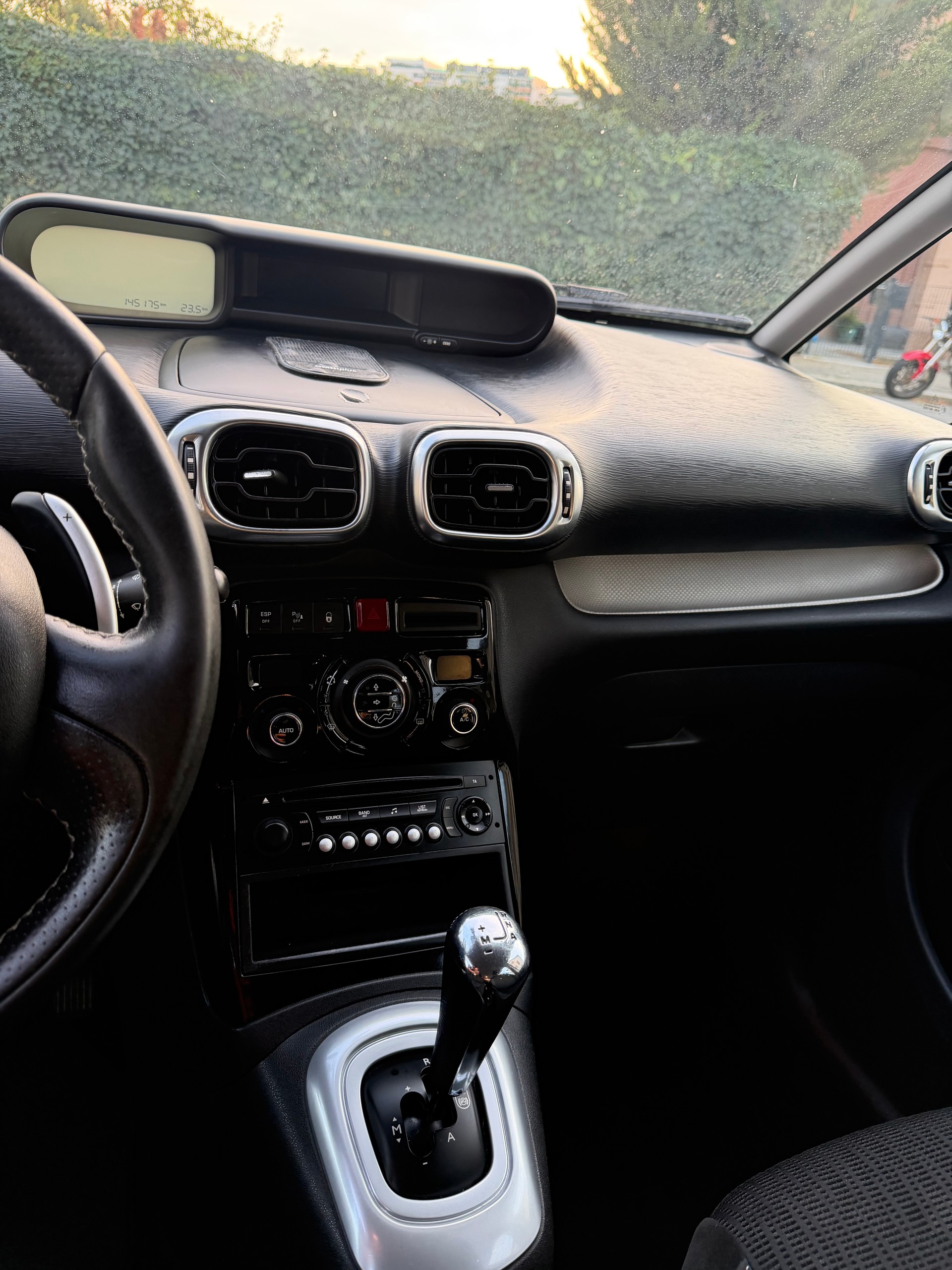 CITROEN C3 Picasso 1.6i 16V Séduction EGS6-image-8