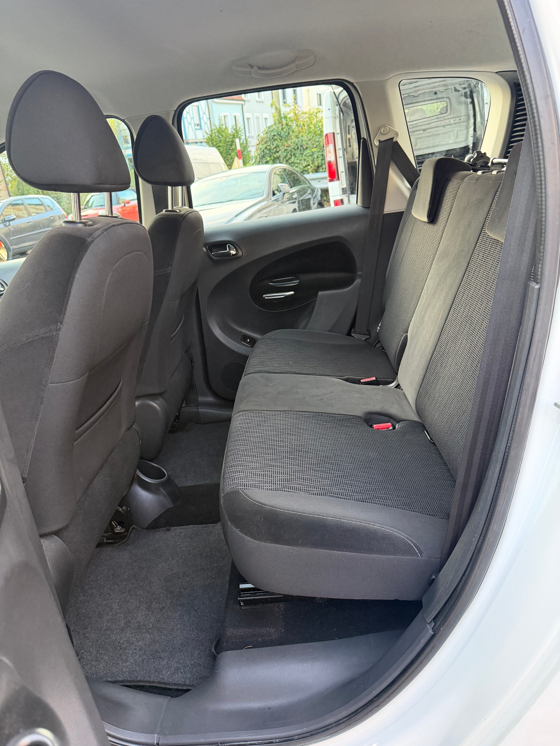 CITROEN C3 Picasso 1.6i 16V Séduction EGS6-image-11