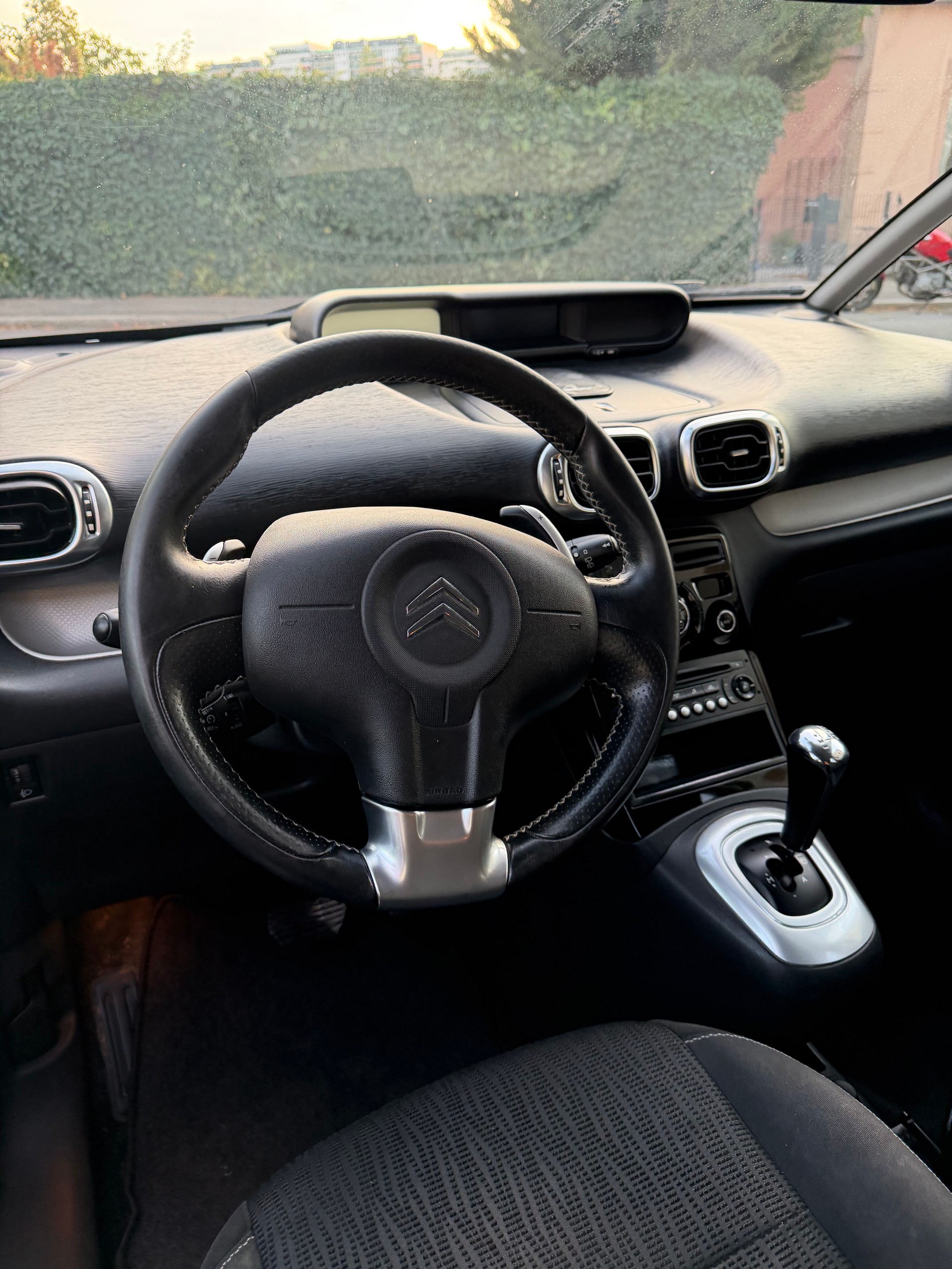 CITROEN C3 Picasso 1.6i 16V Séduction EGS6-image-6