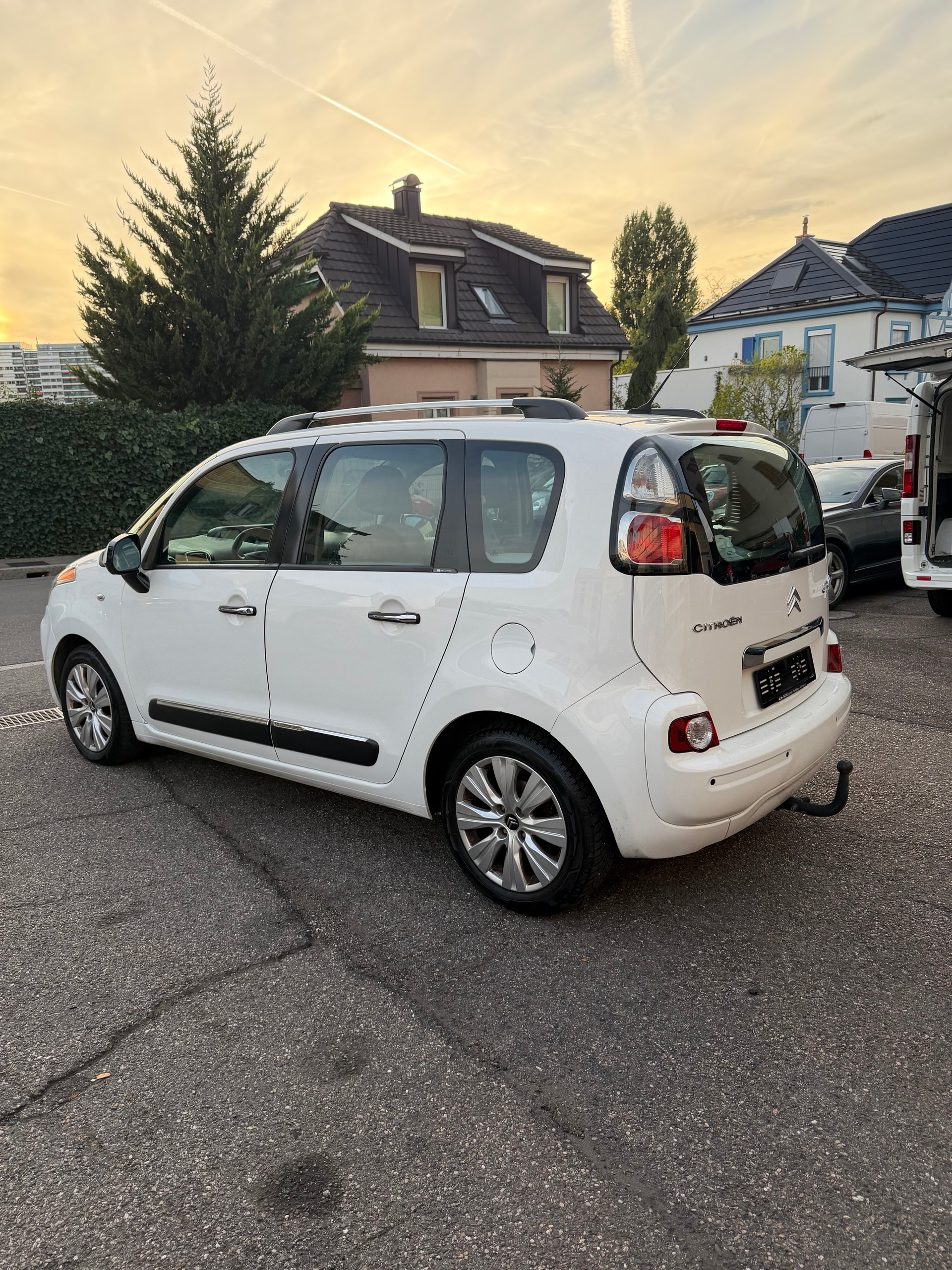 CITROEN C3 Picasso 1.6i 16V Séduction EGS6-image-4