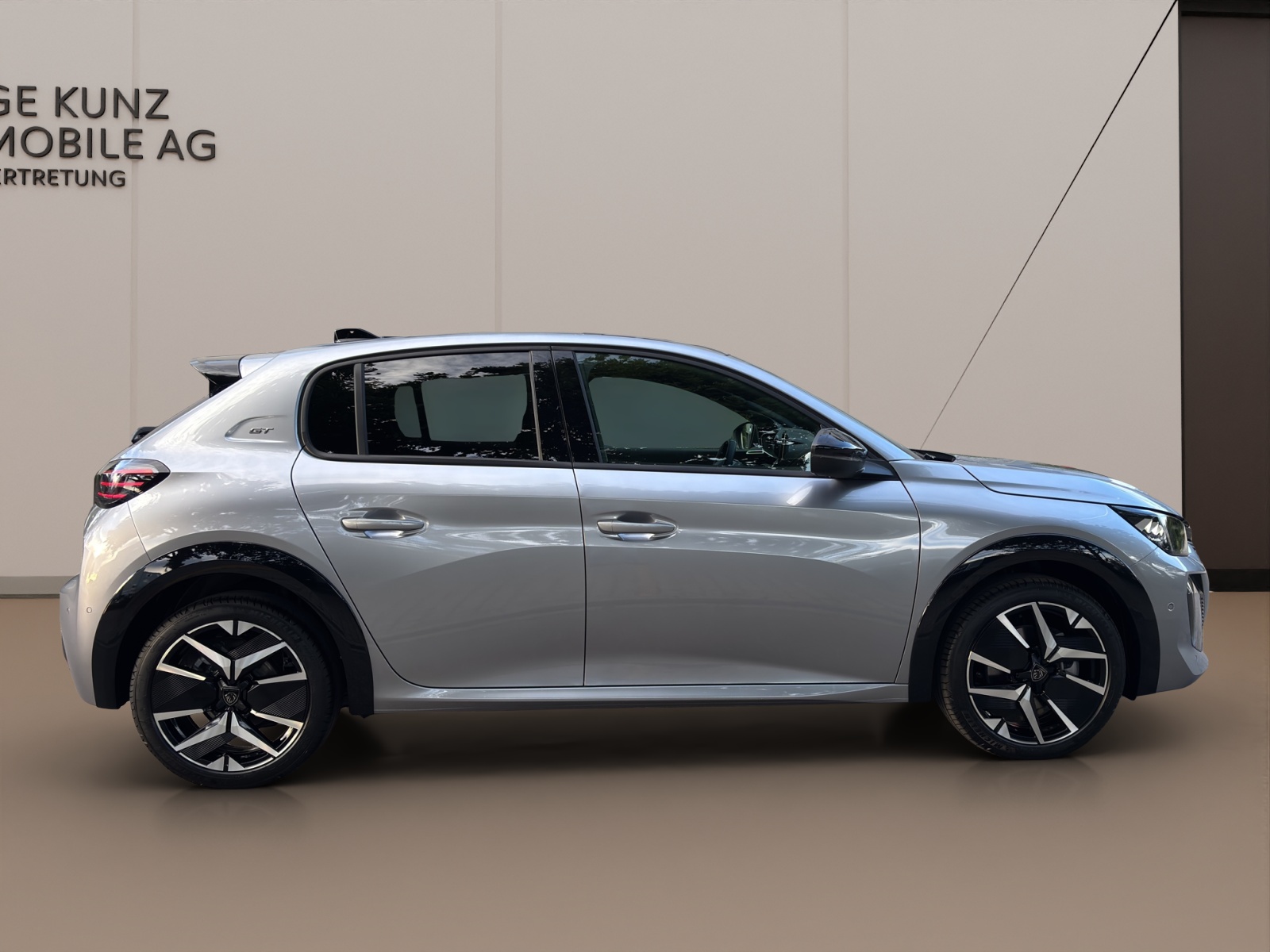 PEUGEOT 208 GT Hybrid 145-image-5