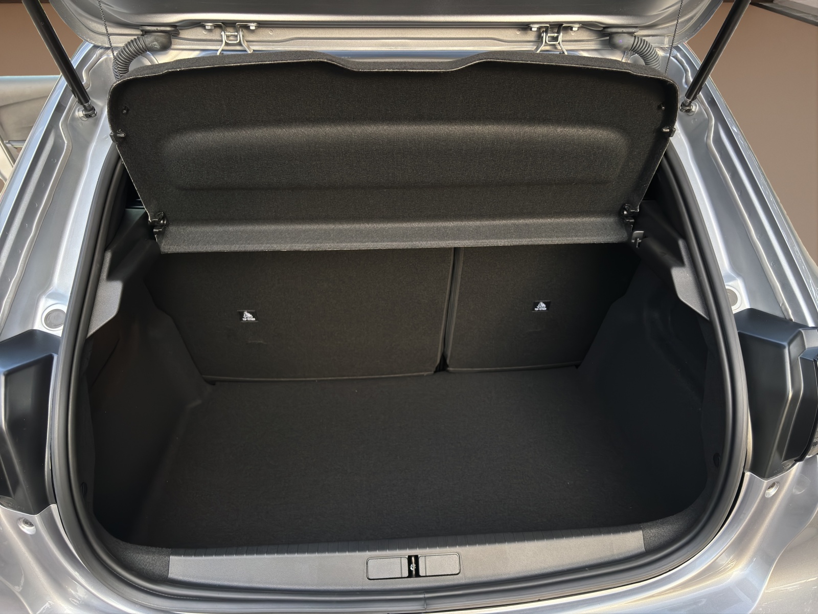 PEUGEOT 208 GT Hybrid 145-image-12