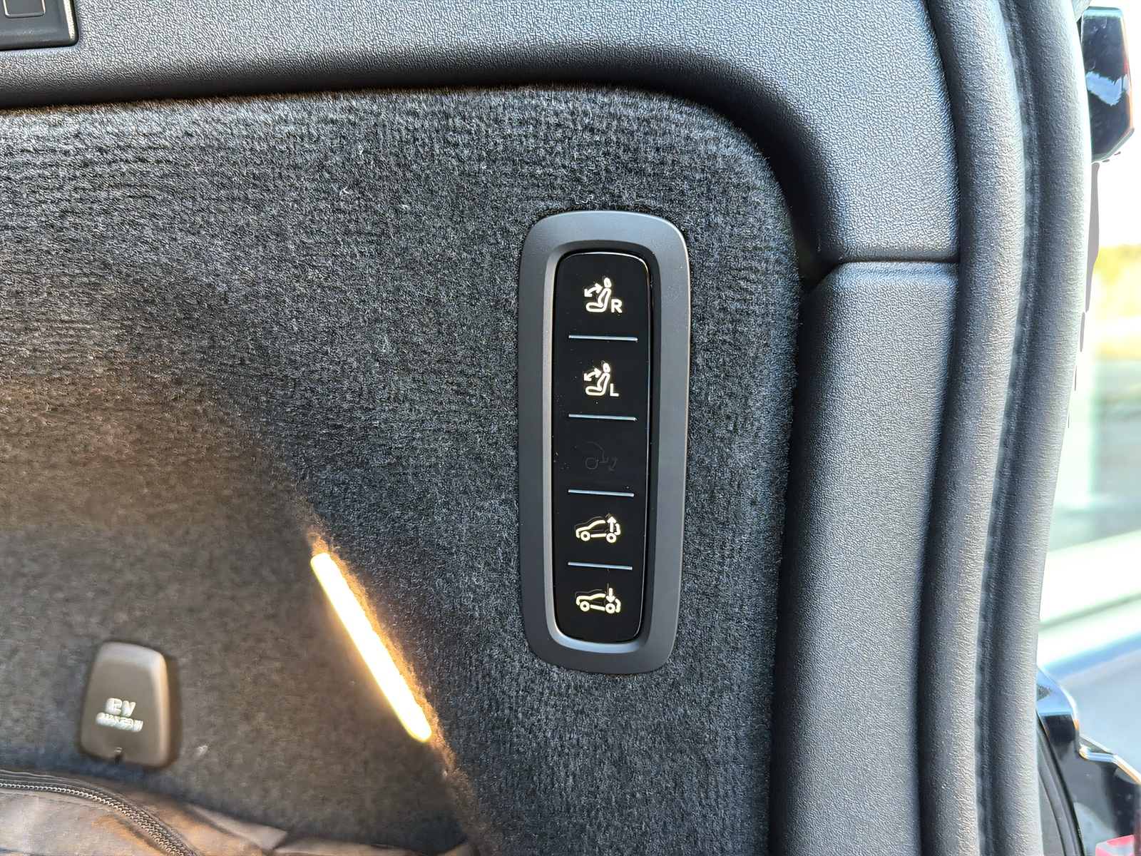 VOLVO EX90 Twin Ultra AWD-image-23