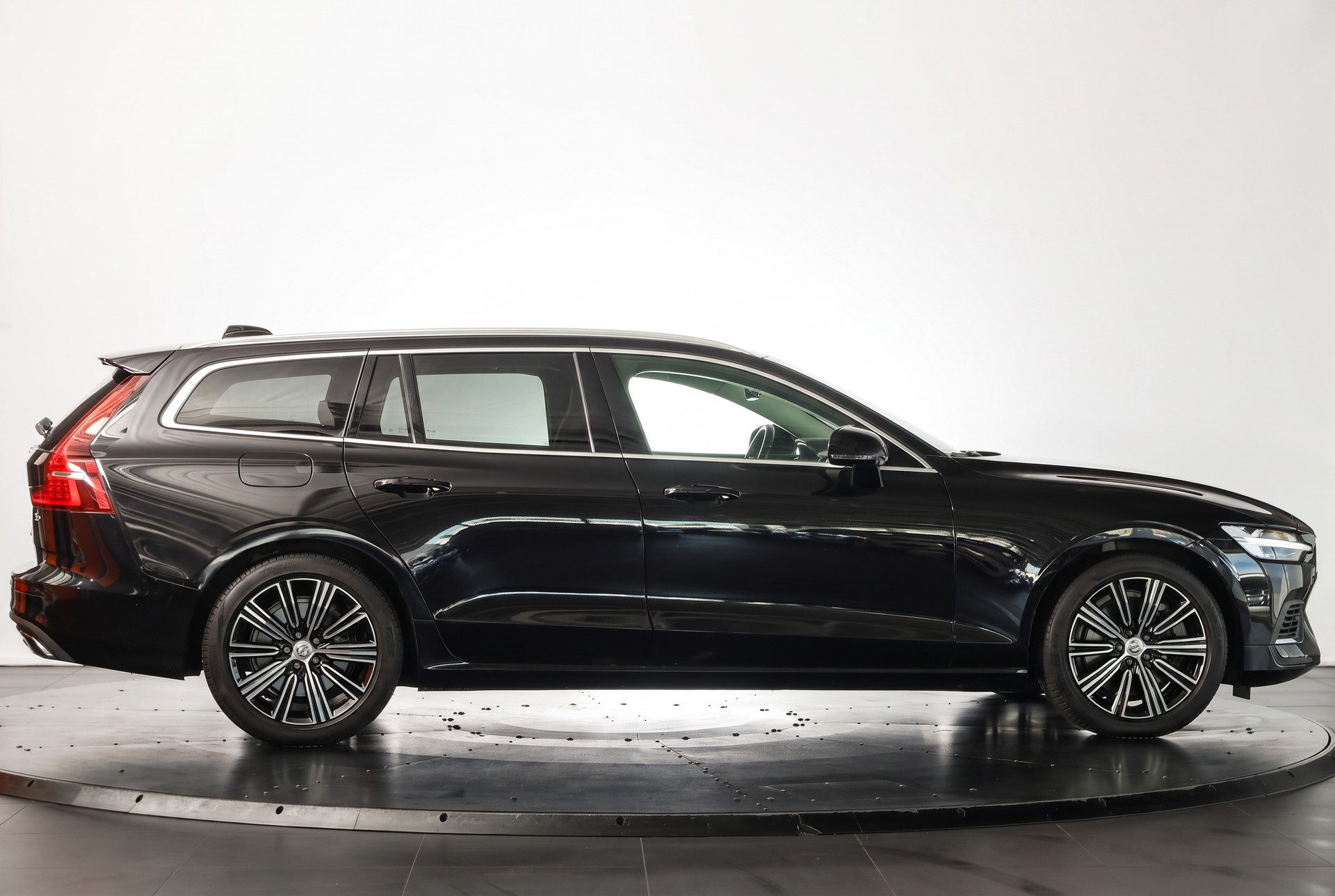 VOLVO V60 T6 eAWD Twin Engine Inscription Geartronic-image-2