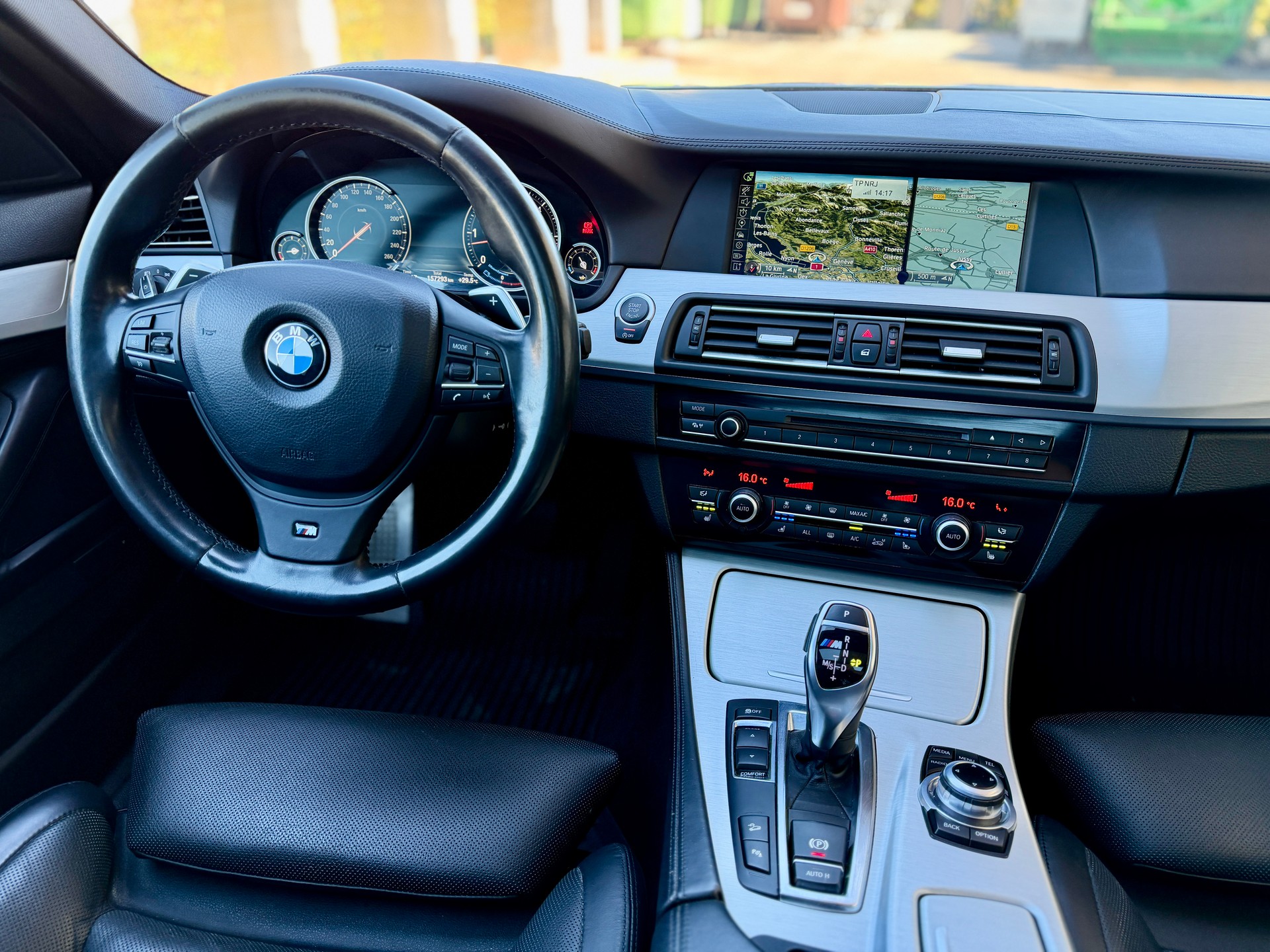 BMW M550d xDrive Touring Steptronic-image-15