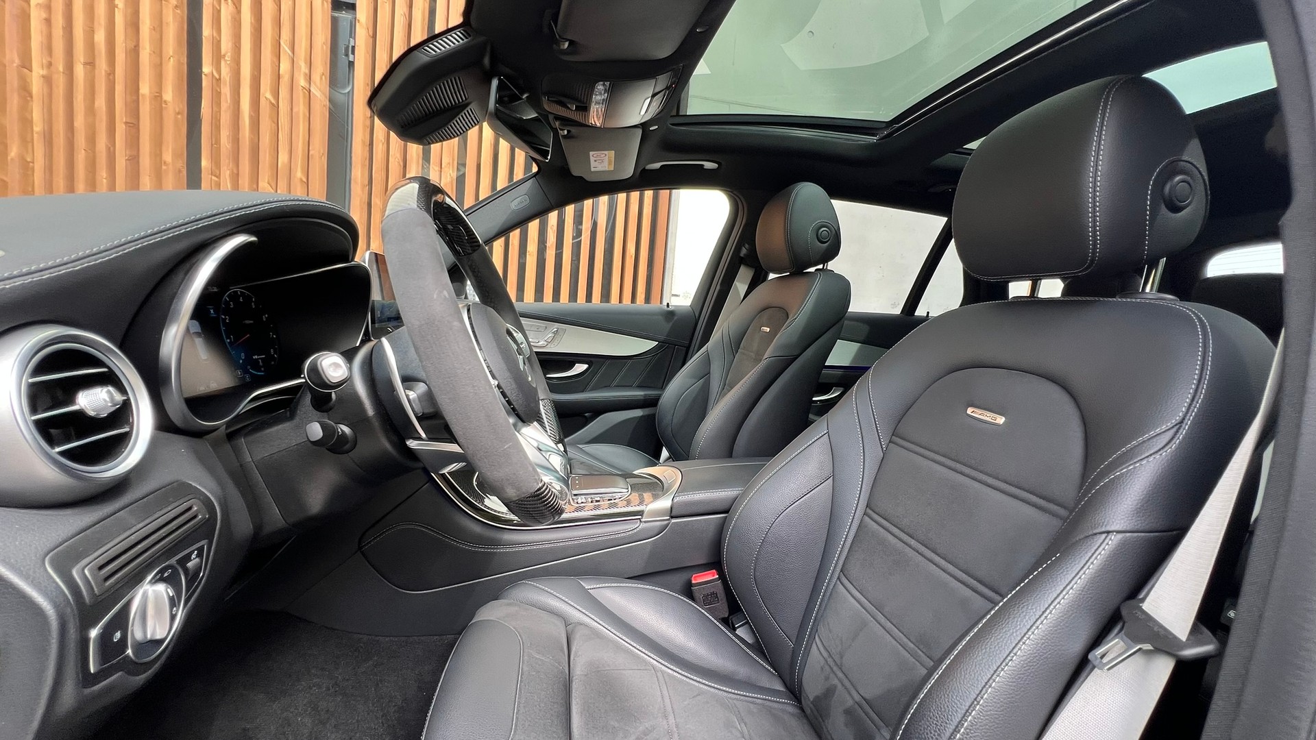 MERCEDES-BENZ GLC 63 S AMG BLACK 4MATIC+ 9G-TRONIC l 510 PS-image-24