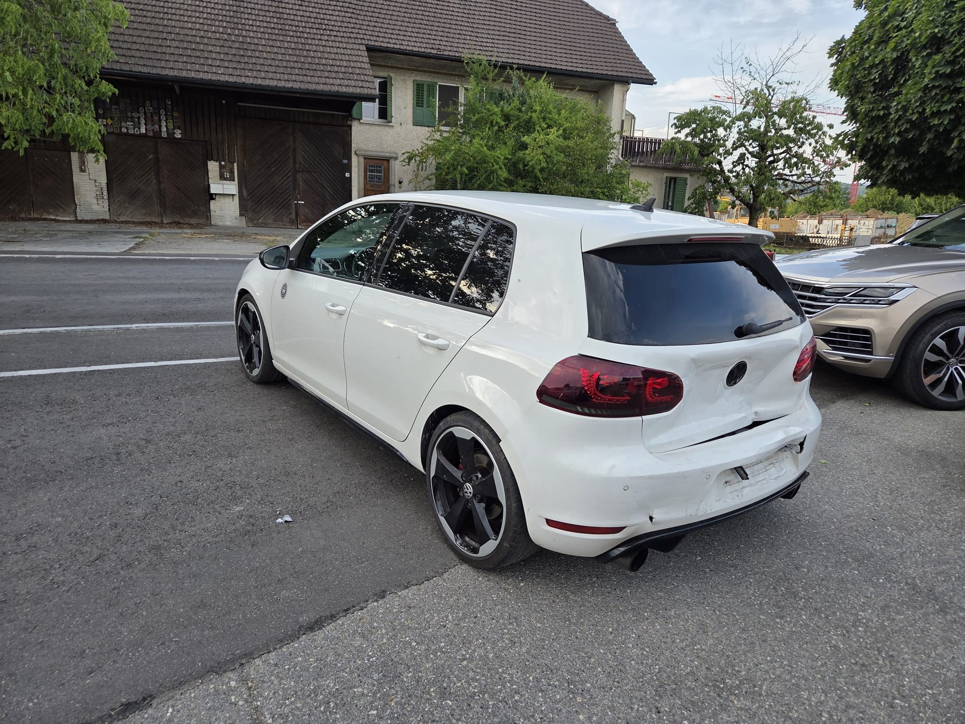 VW Golf 2.0 TSI GTI Edition-image-2