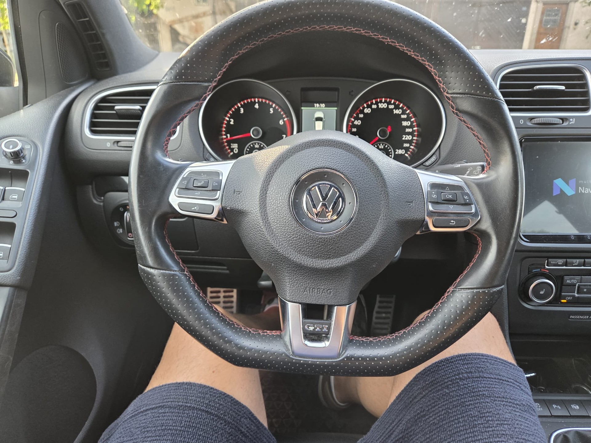 VW Golf 2.0 TSI GTI Edition-image-13