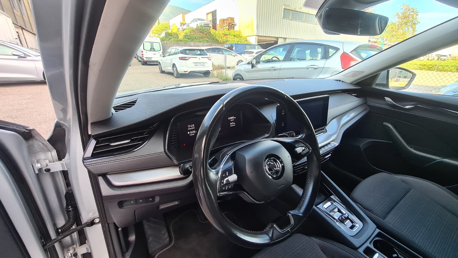 SKODA Octavia Combi 2.0 TDI DSG Ambition ** Gr-Navi ** Sitzheizung ** Abstandsregelsysteme ** Virtual Cockpit ** Frisch Ab MFK **-image-16