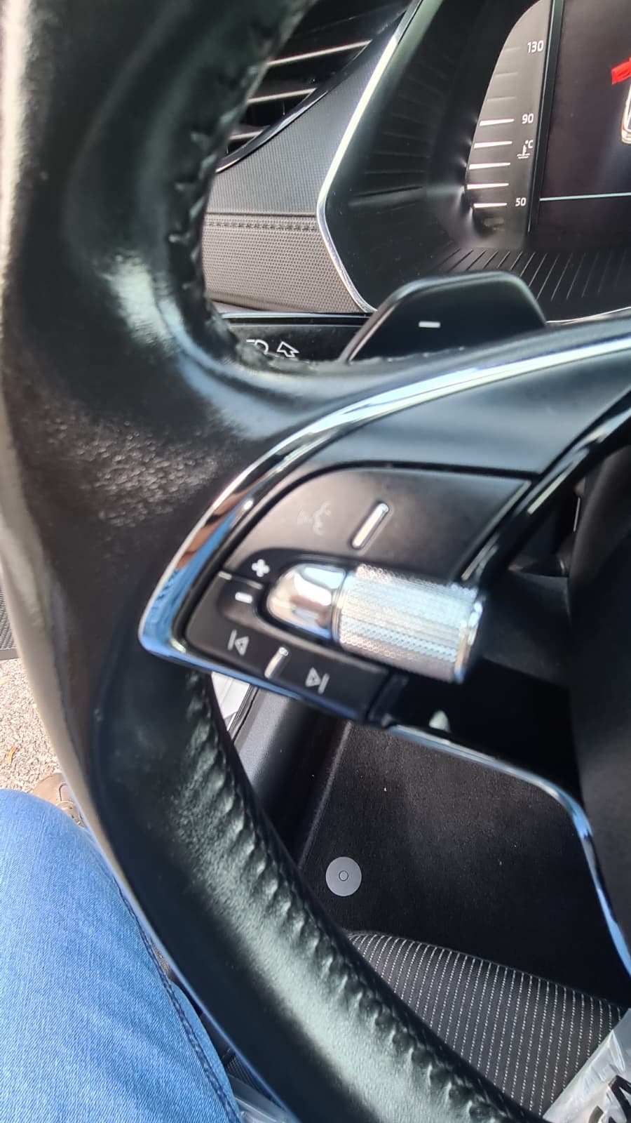 SKODA Octavia Combi 2.0 TDI DSG Ambition ** Gr-Navi ** Sitzheizung ** Abstandsregelsysteme ** Virtual Cockpit ** Frisch Ab MFK **-image-9