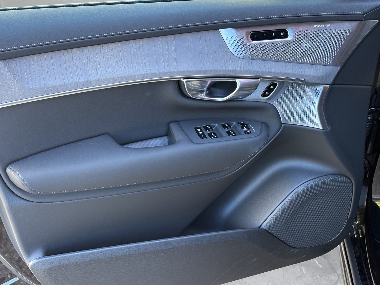 VOLVO XC90 T8 eAWD PluginHybrid Ultra Bright Geartronic-image-8