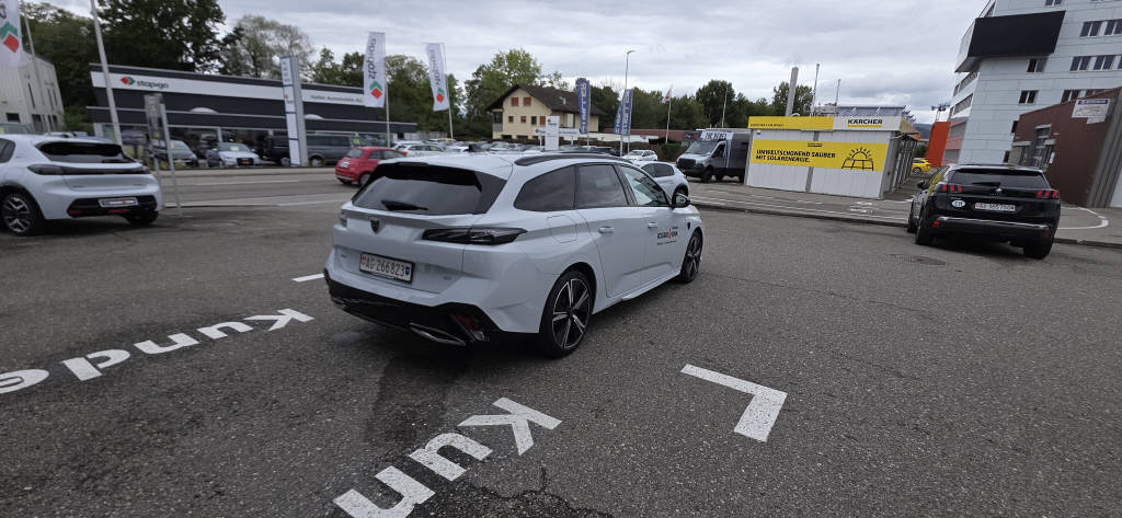 PEUGEOT 308 SW 1.2 Hybrid GT-image-1