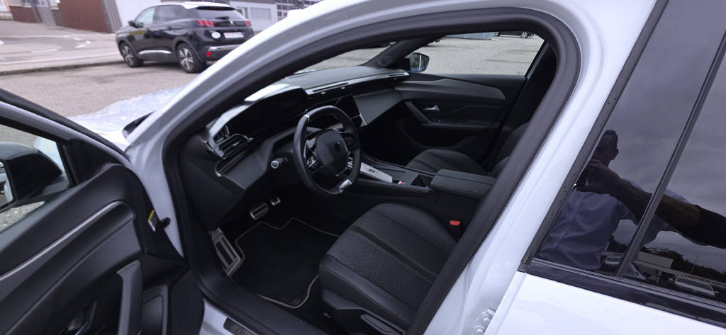 PEUGEOT 308 SW 1.2 Hybrid GT-image-4