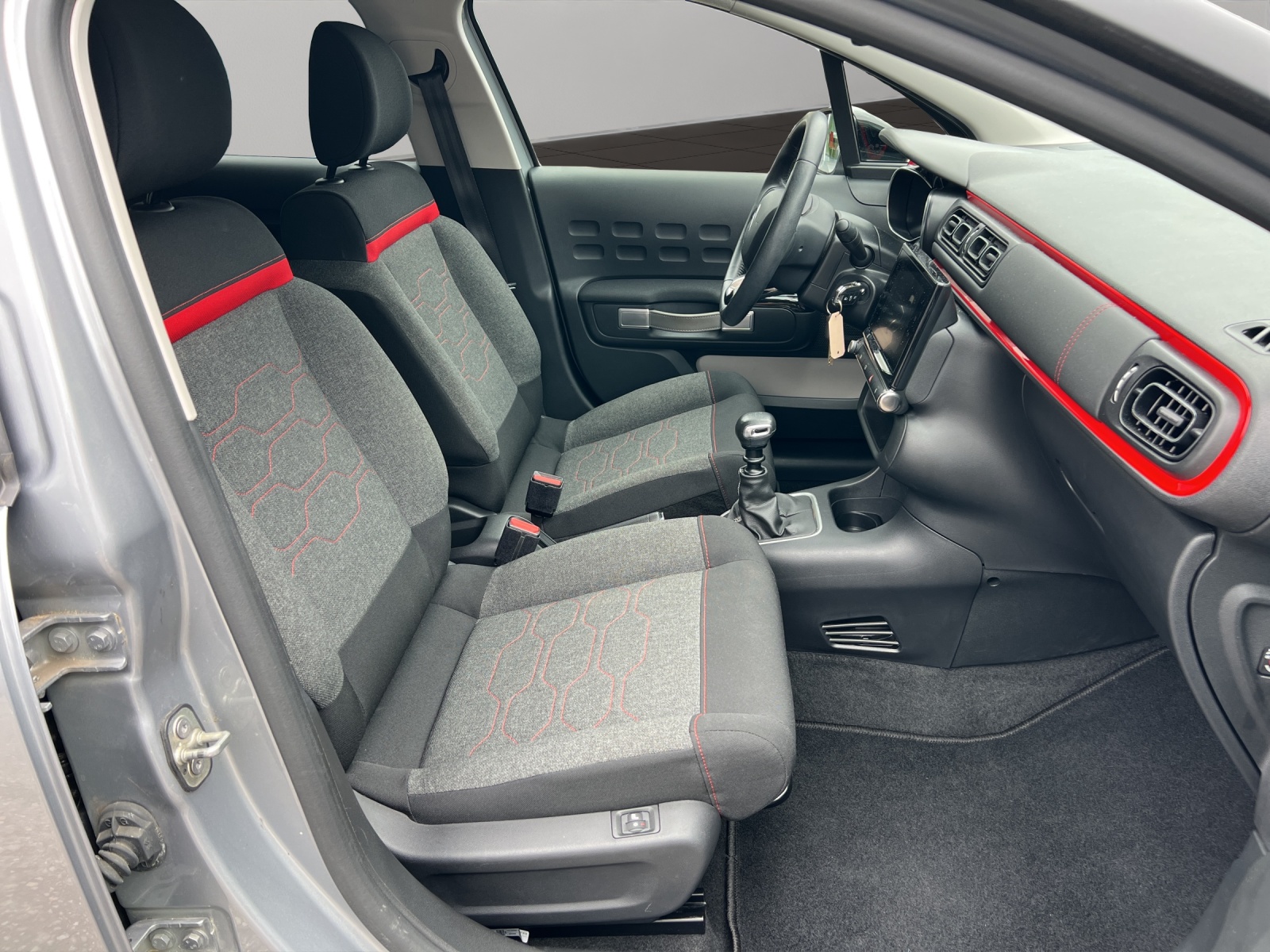 CITROEN C3 1.2 PureTech Shine / Totwinkelassistent / Rückfahrkamera / Frisch ab MFK & Service, Zahnriemen ersetzt, neue Bremsen-image-9